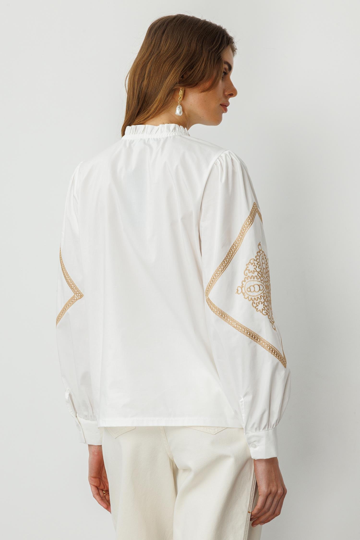 Bej-Beyaz Pamuklu Nakış Detaylı, Balon Kollu Fırfır Yakalı Etnik Gömlek