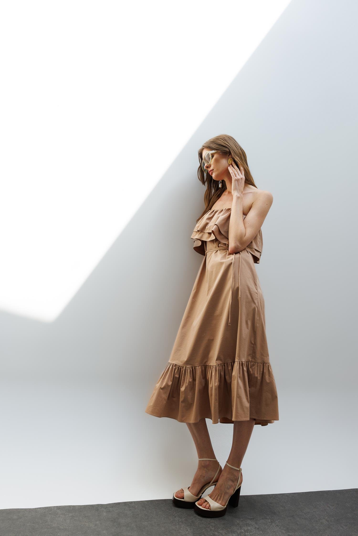 Bej Straplez Volanlı, Yan Cep Detaylı Midi Boy Elbise