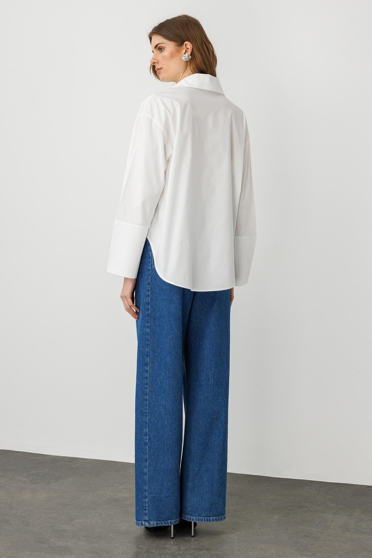 Beyaz Pamuklu Geniş Yaka, Manşet Detaylı Oversize Gömlek