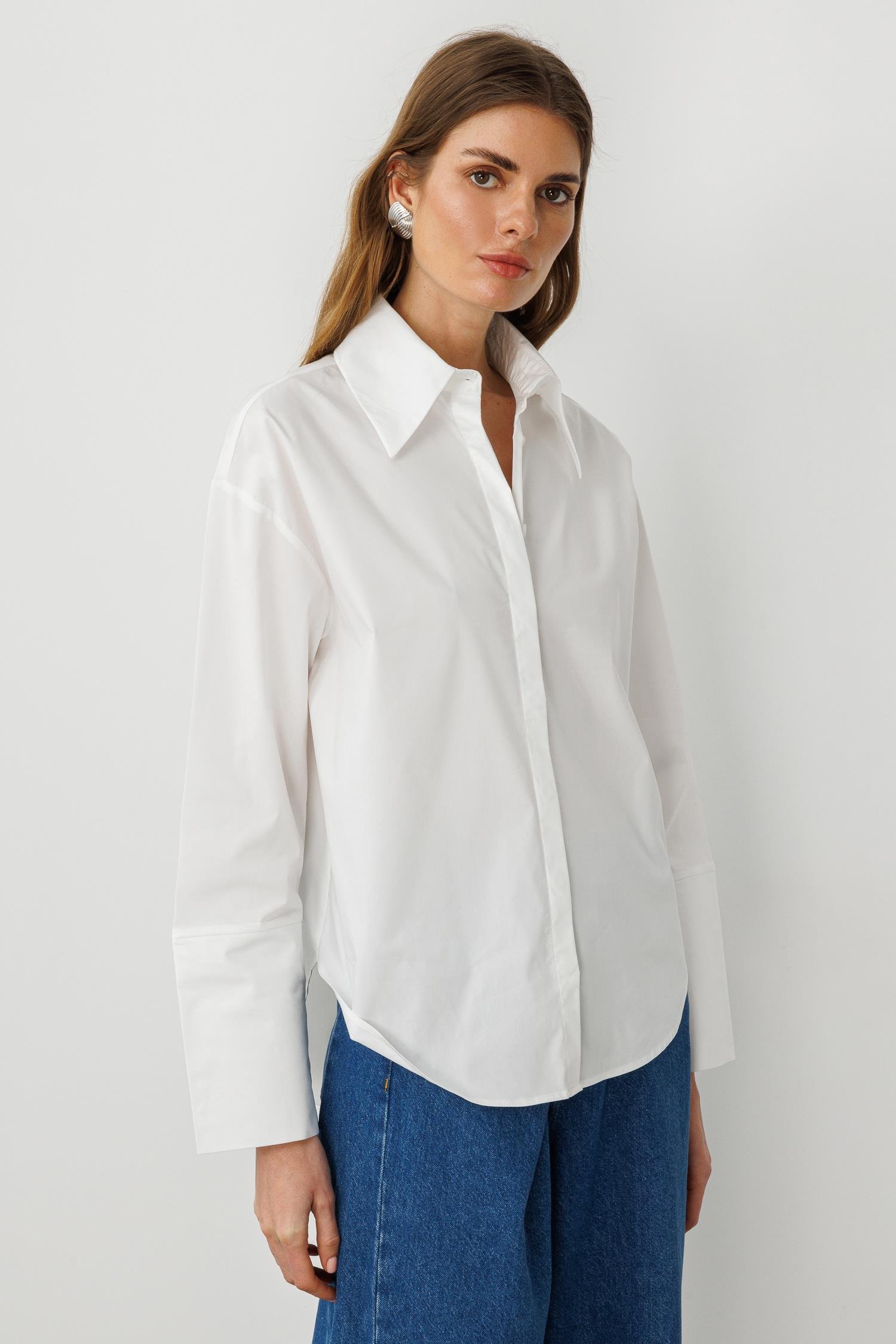 Beyaz Pamuklu Geniş Yaka, Manşet Detaylı Oversize Gömlek