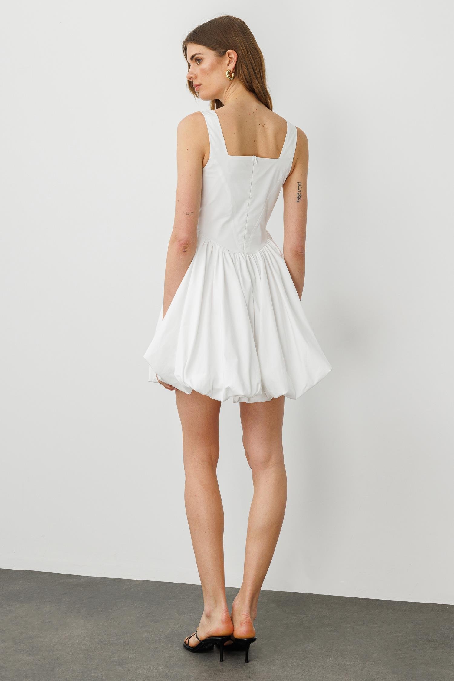 Beyaz Pamuklu, Kare Yakalı Korse Detaylı, Askılı Mini Balon Etekli Elbise