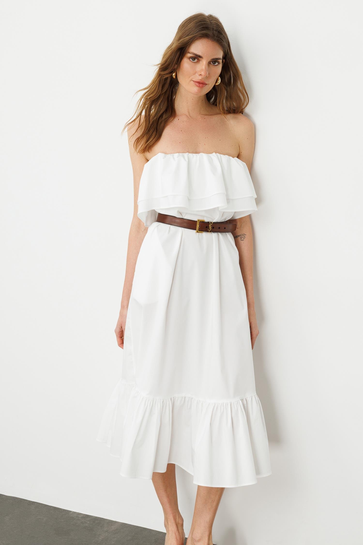 Beyaz Straplez Volanlı, Yan Cep Detaylı Midi Boy Elbise