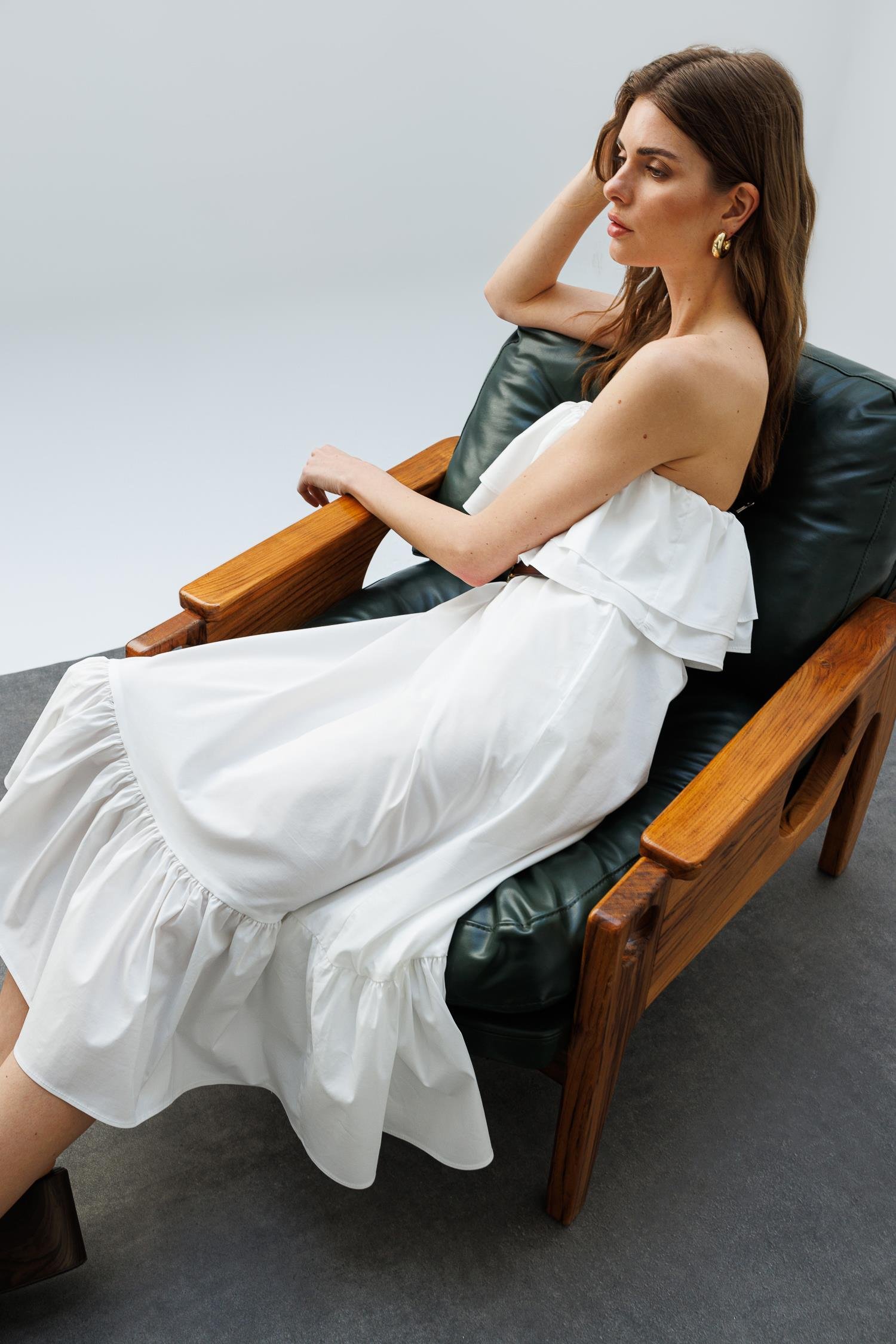 Beyaz Straplez Volanlı, Yan Cep Detaylı Midi Boy Elbise