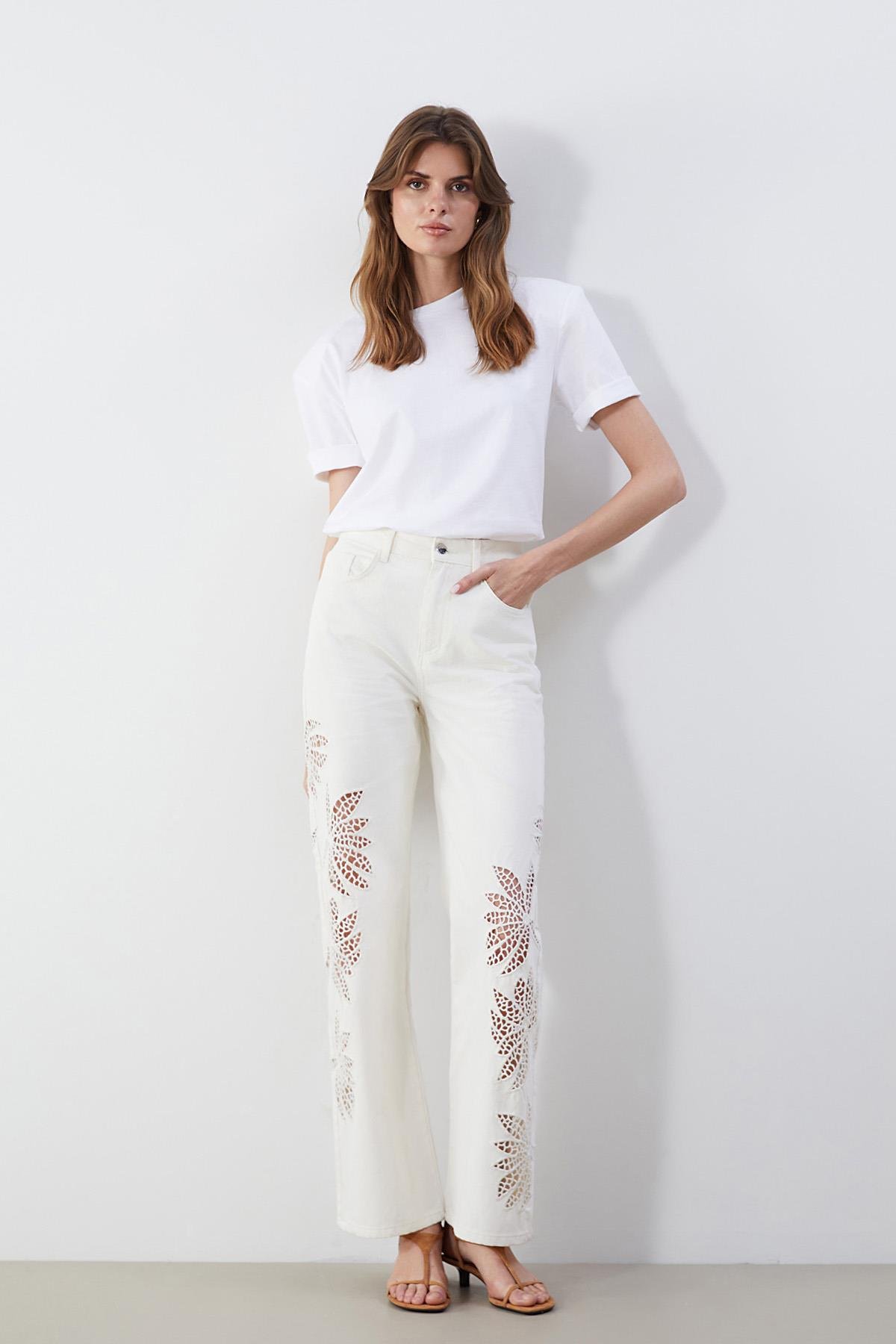 Beyaz Yüksek Bel Nakışlı Denim Pantolon