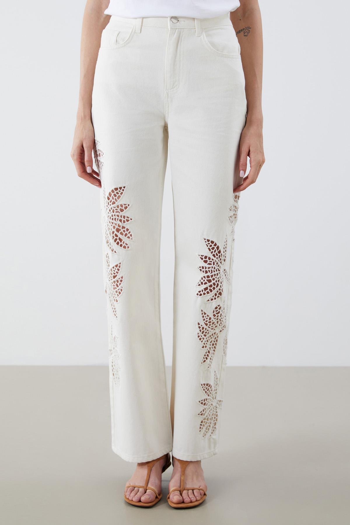Beyaz Yüksek Bel Nakışlı Denim Pantolon