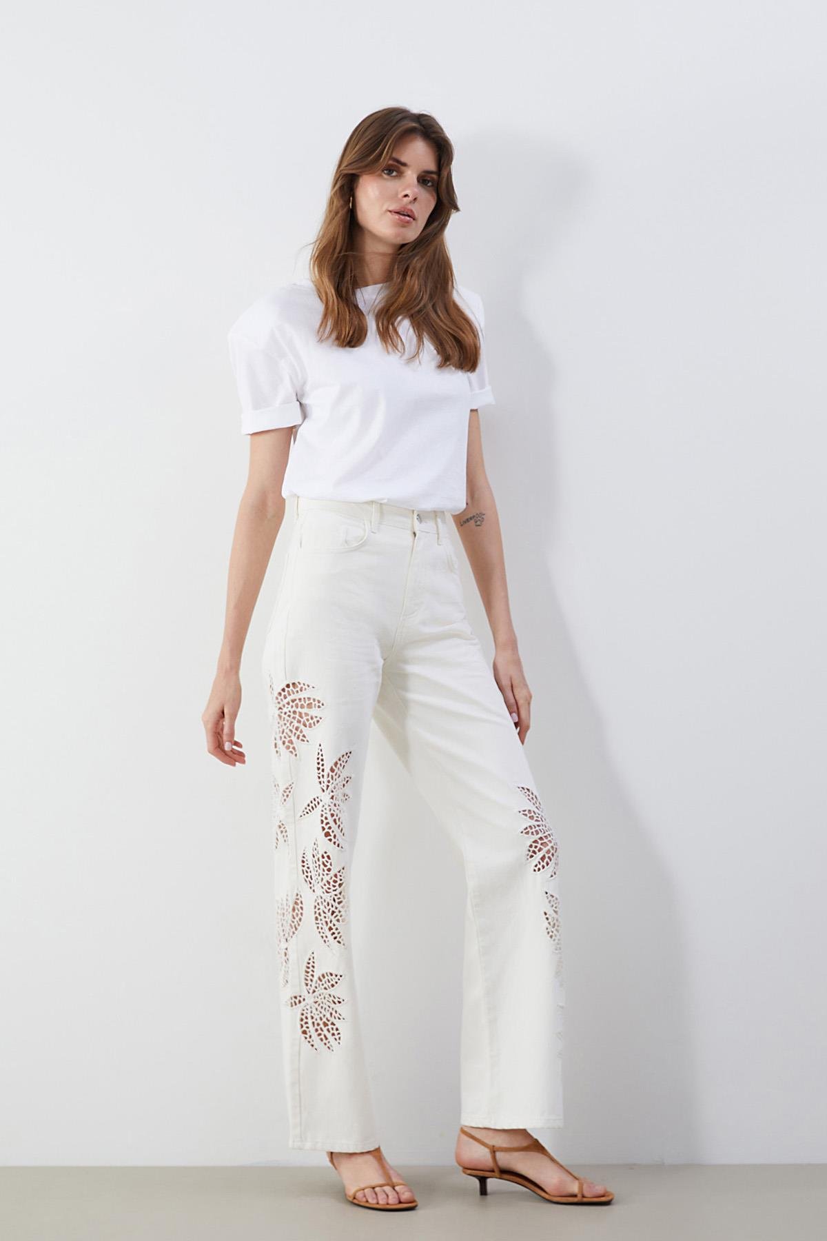 Beyaz Yüksek Bel Nakışlı Denim Pantolon