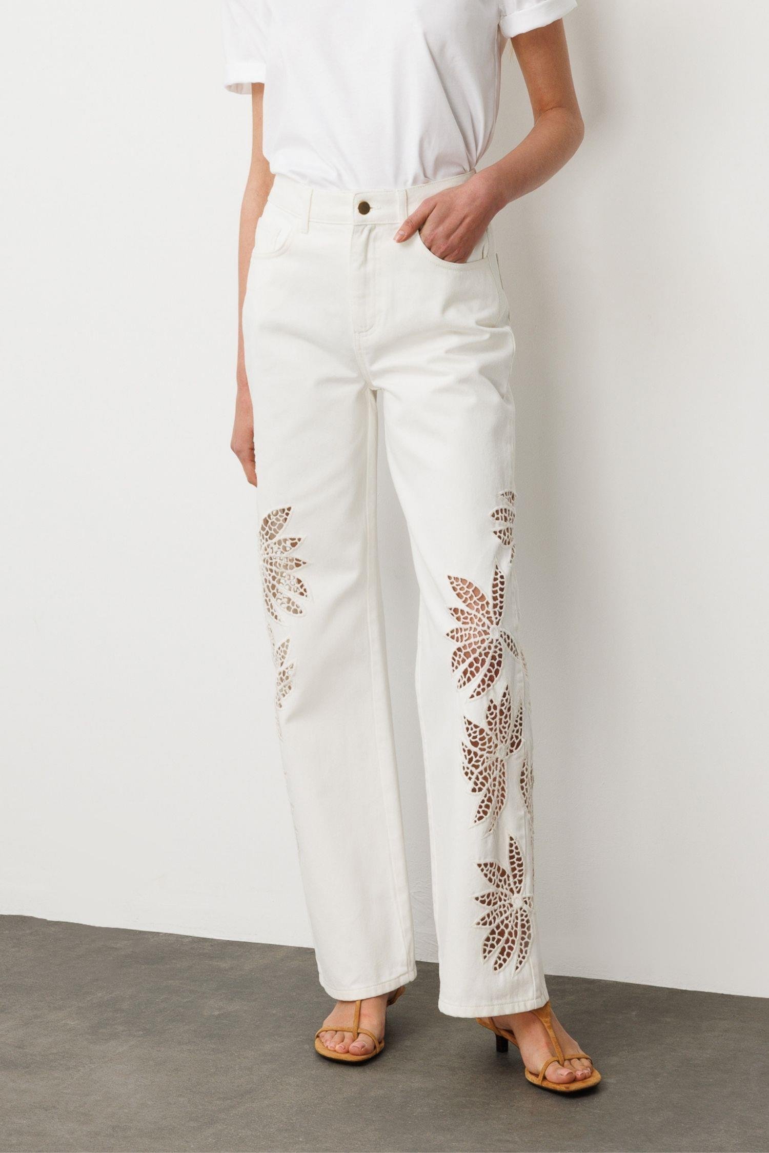 Beyaz Yüksek Bel Nakışlı Denim Pantolon