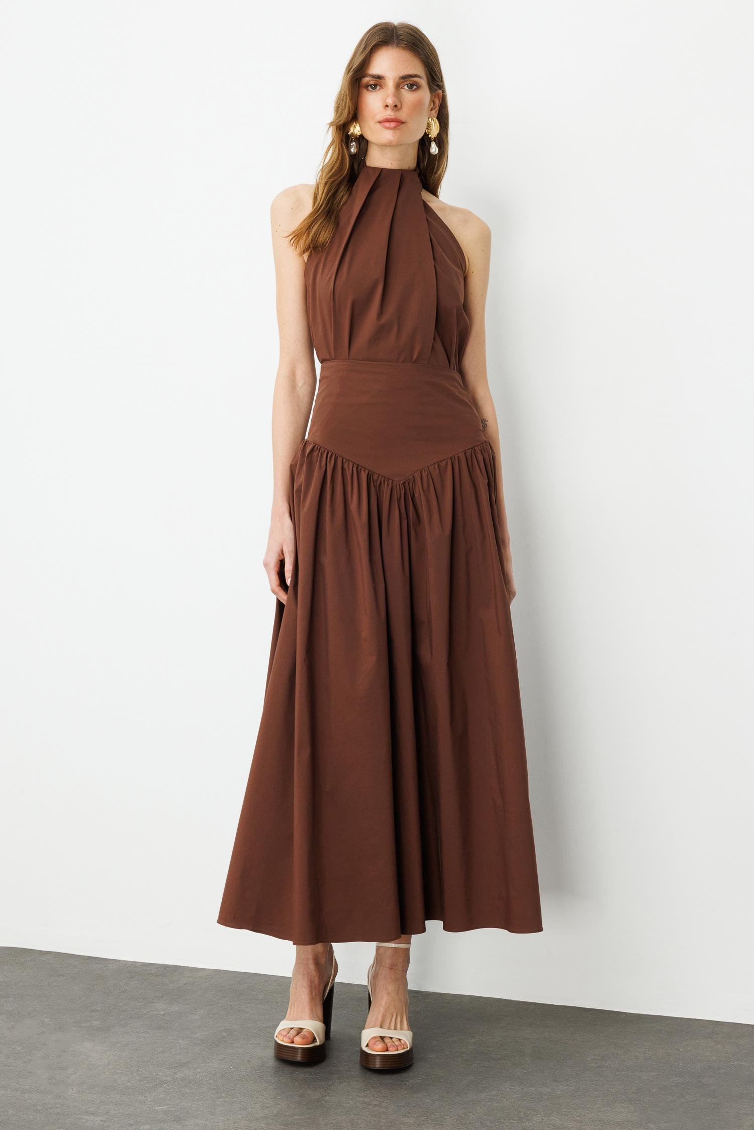 Kahverengi Bele Oturan Korsaj Ve Arka Gipe Detaylı Maxi Etek