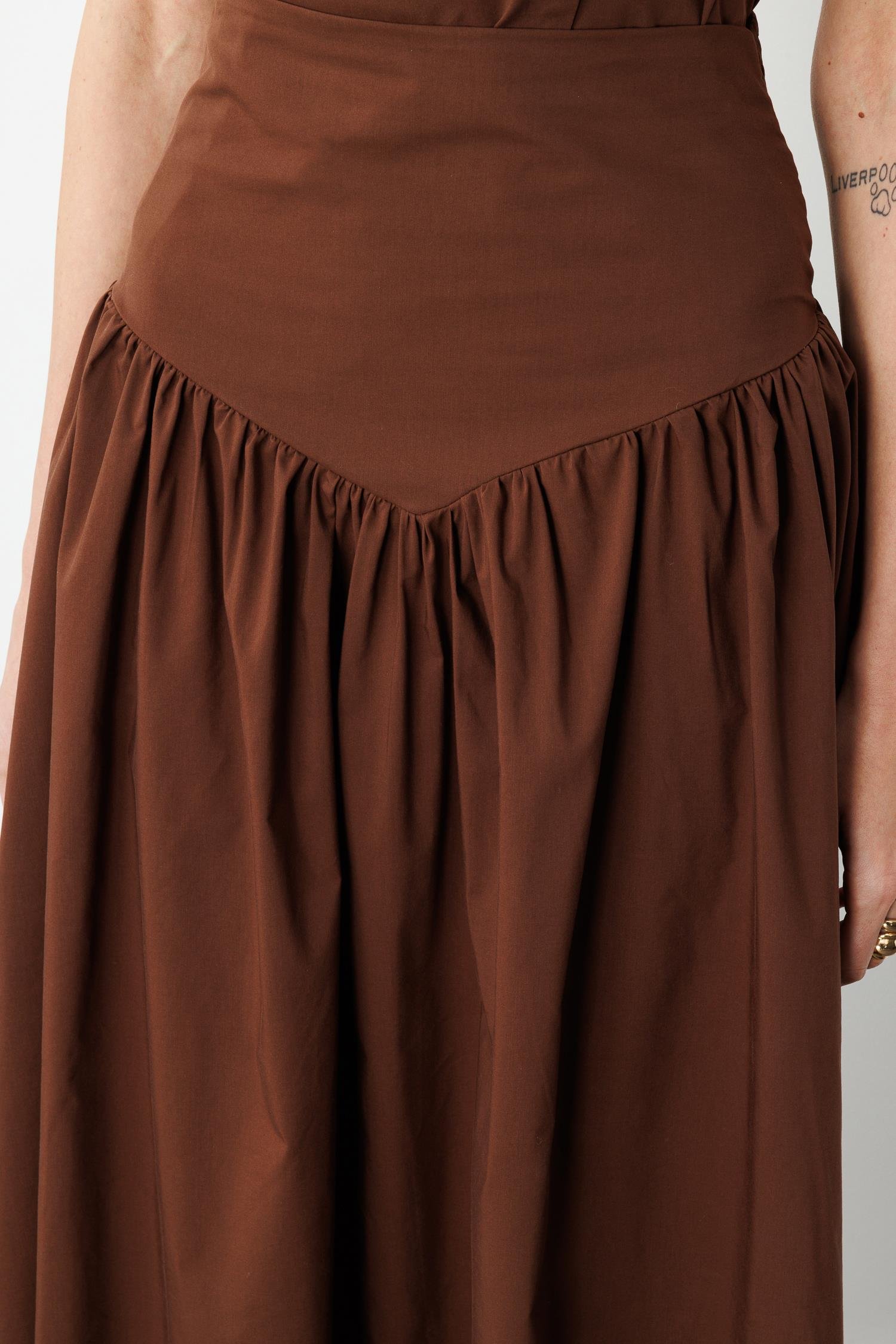 Kahverengi Bele Oturan Korsaj Ve Arka Gipe Detaylı Maxi Etek