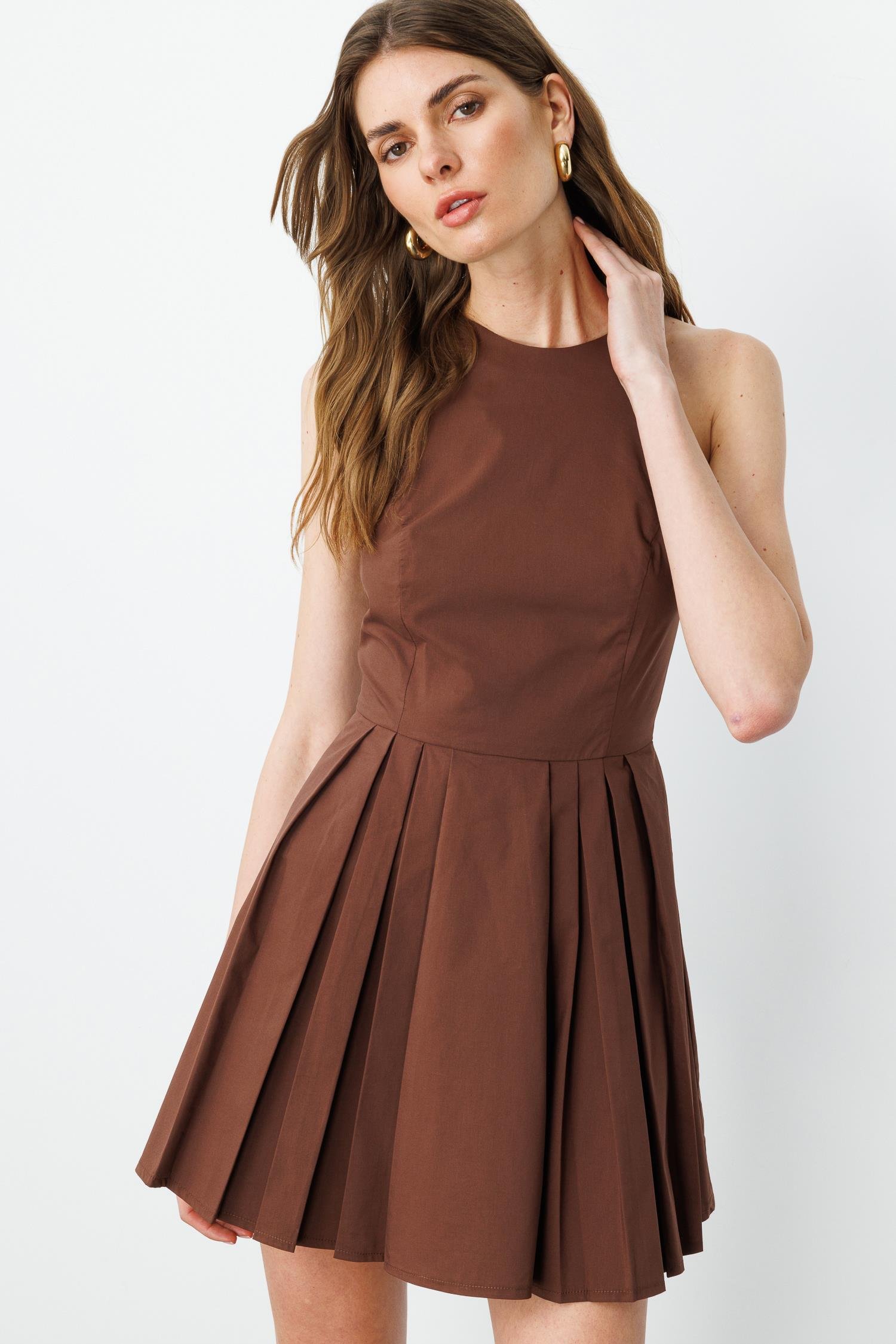 Kahverengi Eteği Pilili Halter Yaka Mini Elbise