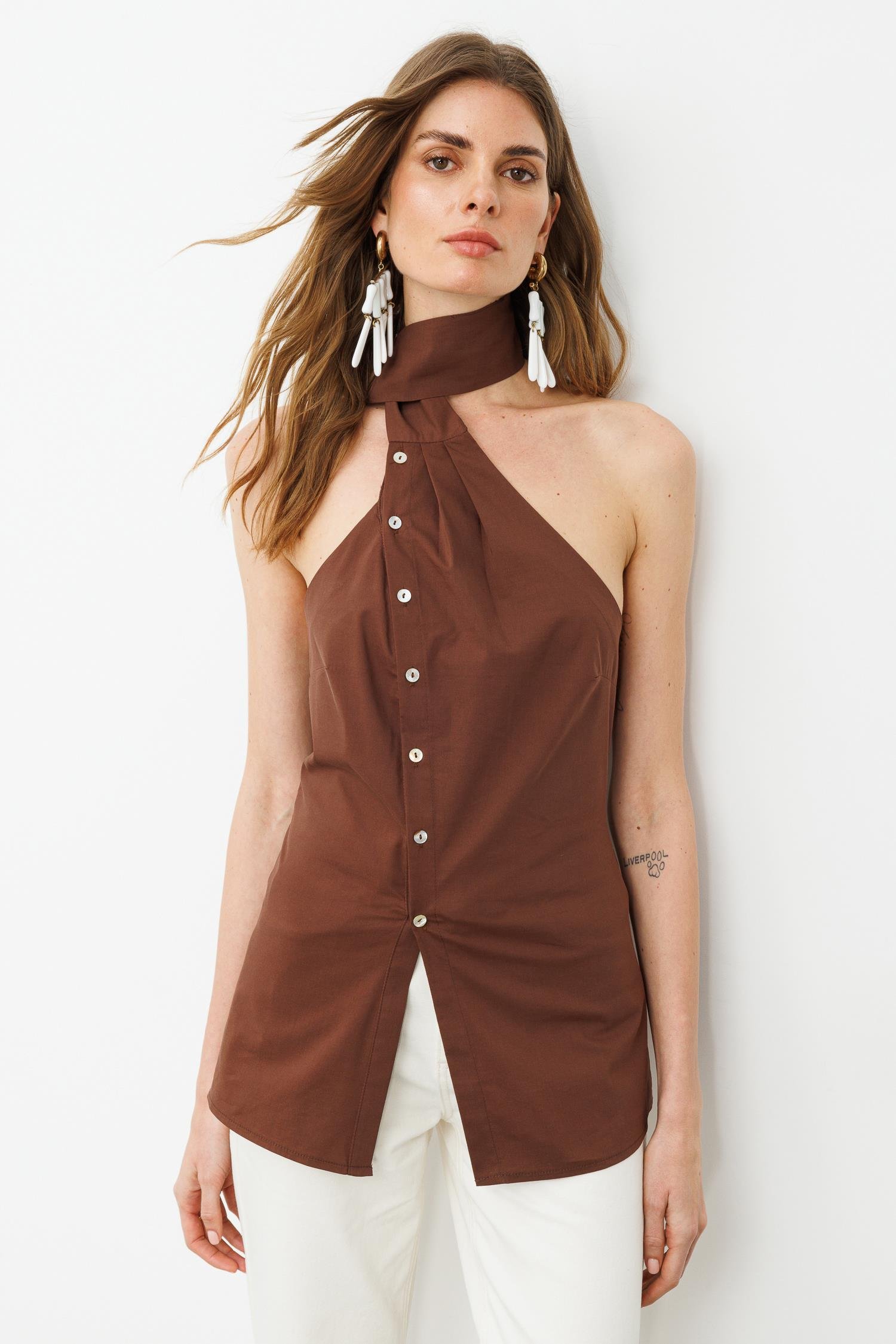 Kahverengi Pamuklu Fular Yakalı, Sedef Düğmeli Asimetrik Gömlek