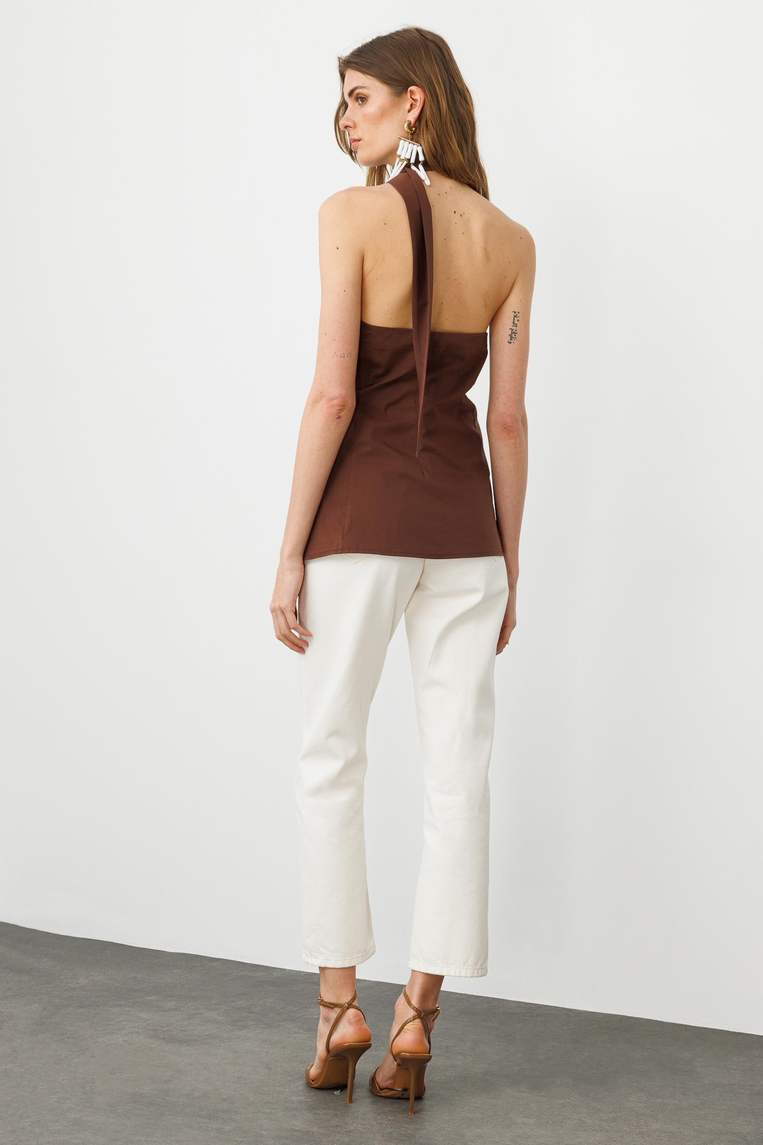 Kahverengi Pamuklu Fular Yakalı, Sedef Düğmeli Asimetrik Gömlek