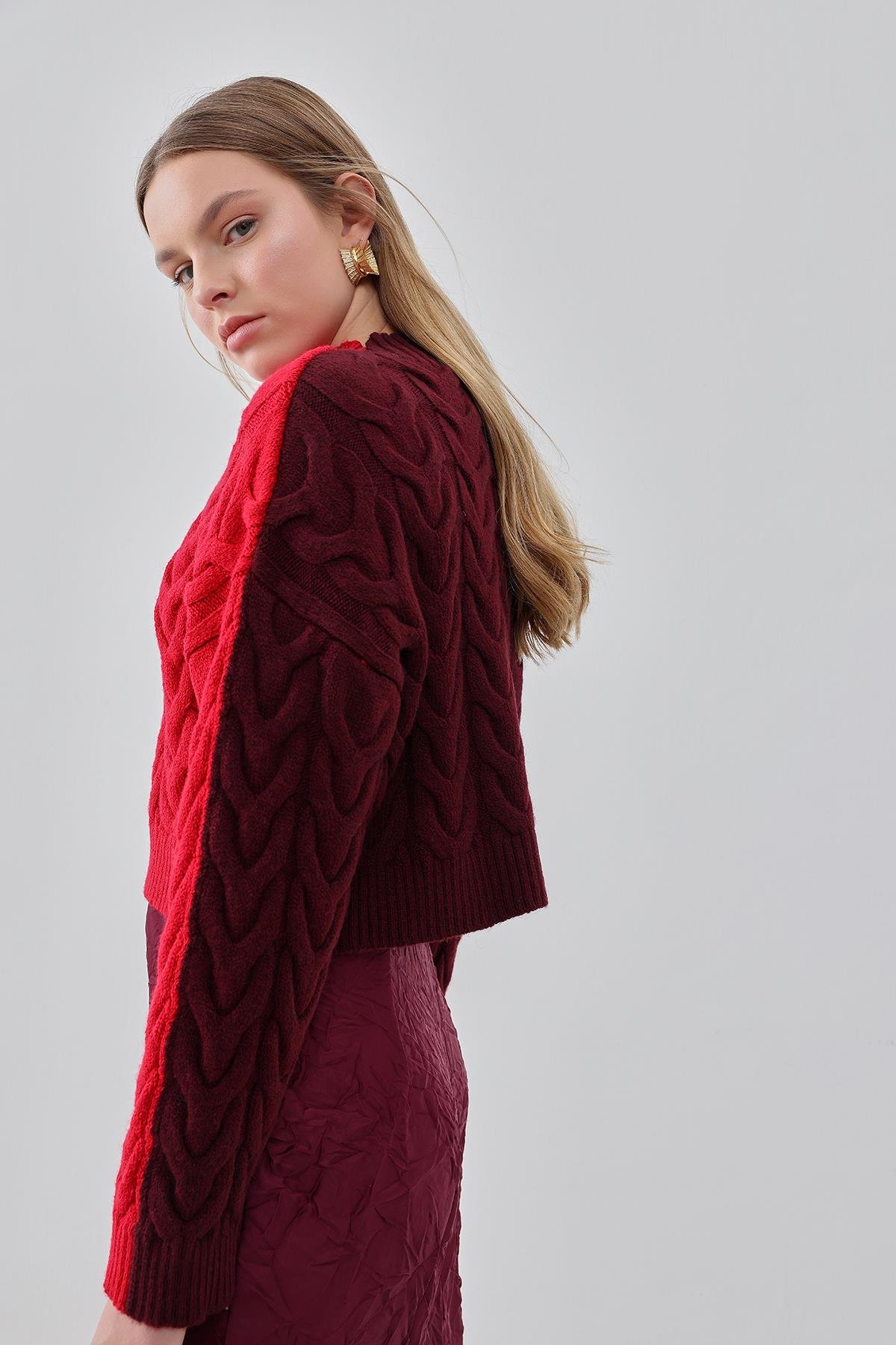 Kırmızı-Bordo Saç Örgülü Dik Yakalı Çift Taraflı Giyilebilir Kazak