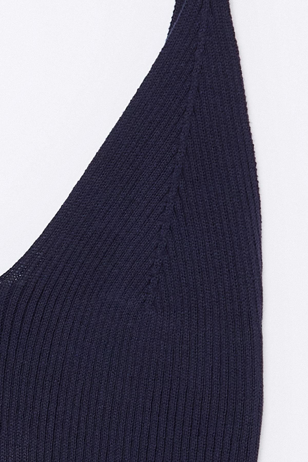 Lacivert Ayarlanabilir Askılı V Yakalı Triko Atlet