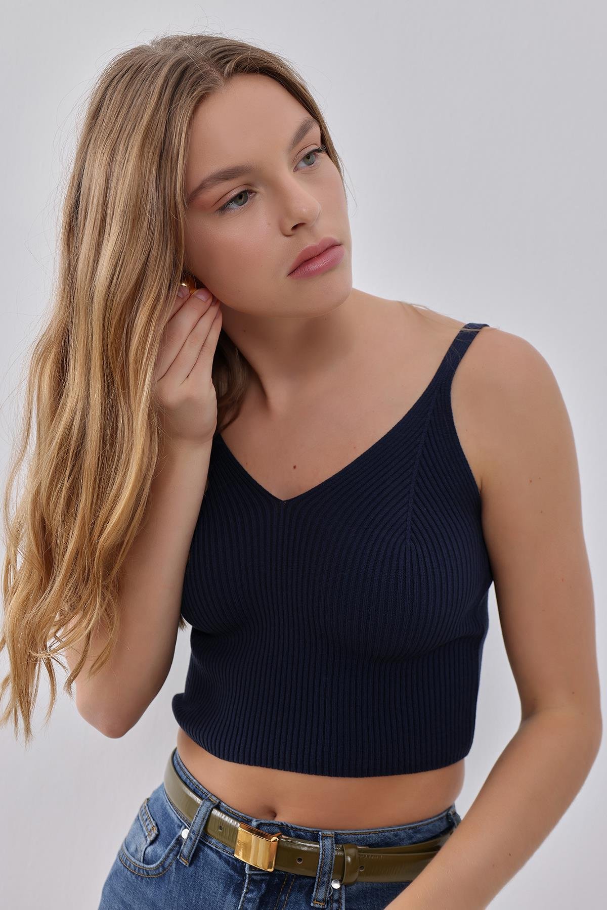 Lacivert Ayarlanabilir Askılı V Yakalı Triko Atlet