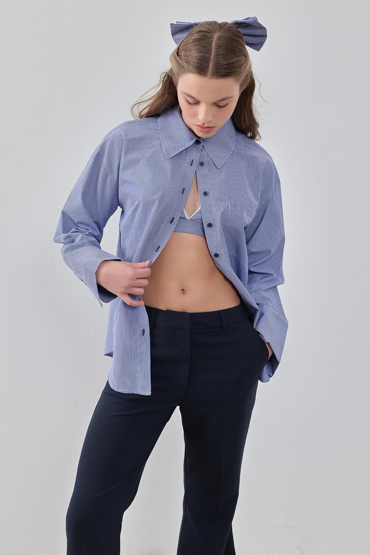 Lacivert-Çizgili Uzun Kollu Geniş Manşetli Gömlek