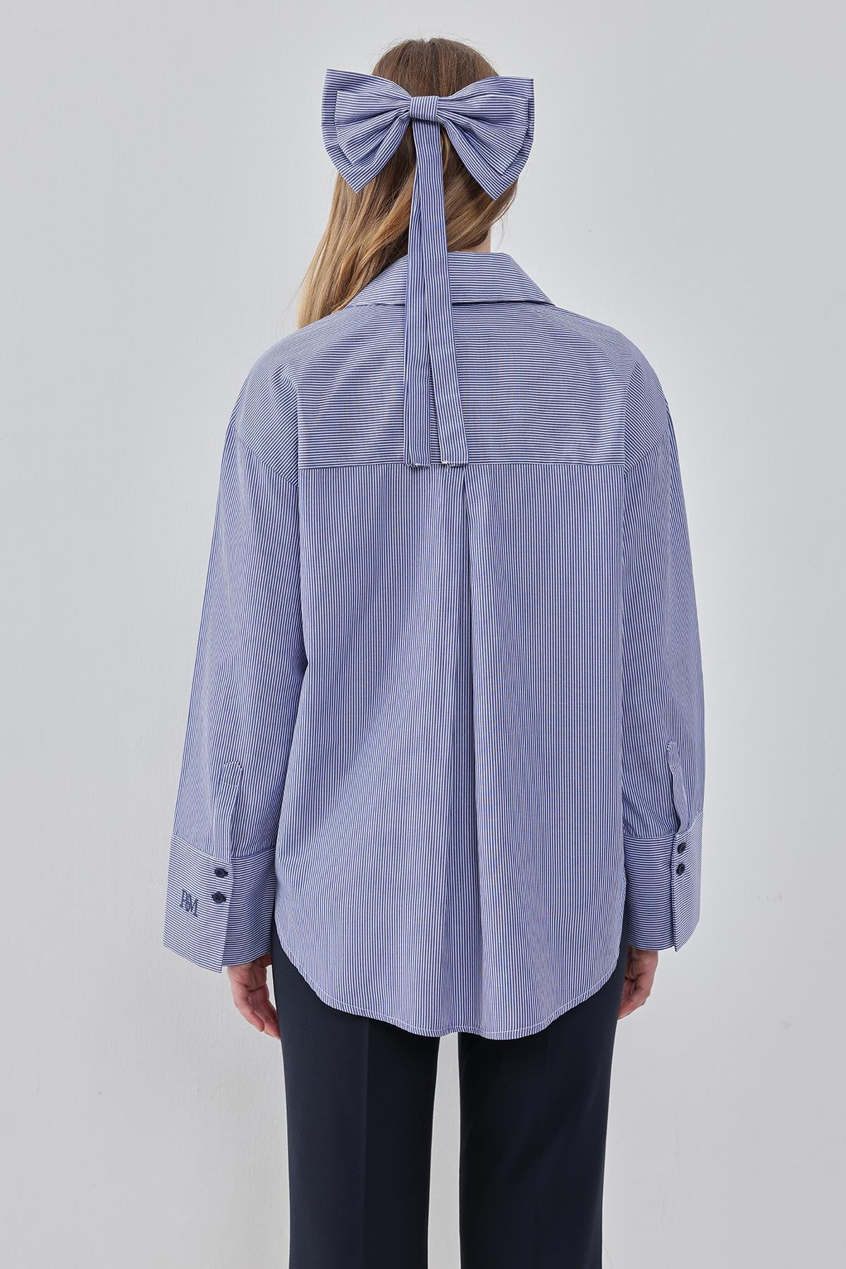 Lacivert-Çizgili Uzun Kollu Geniş Manşetli Gömlek
