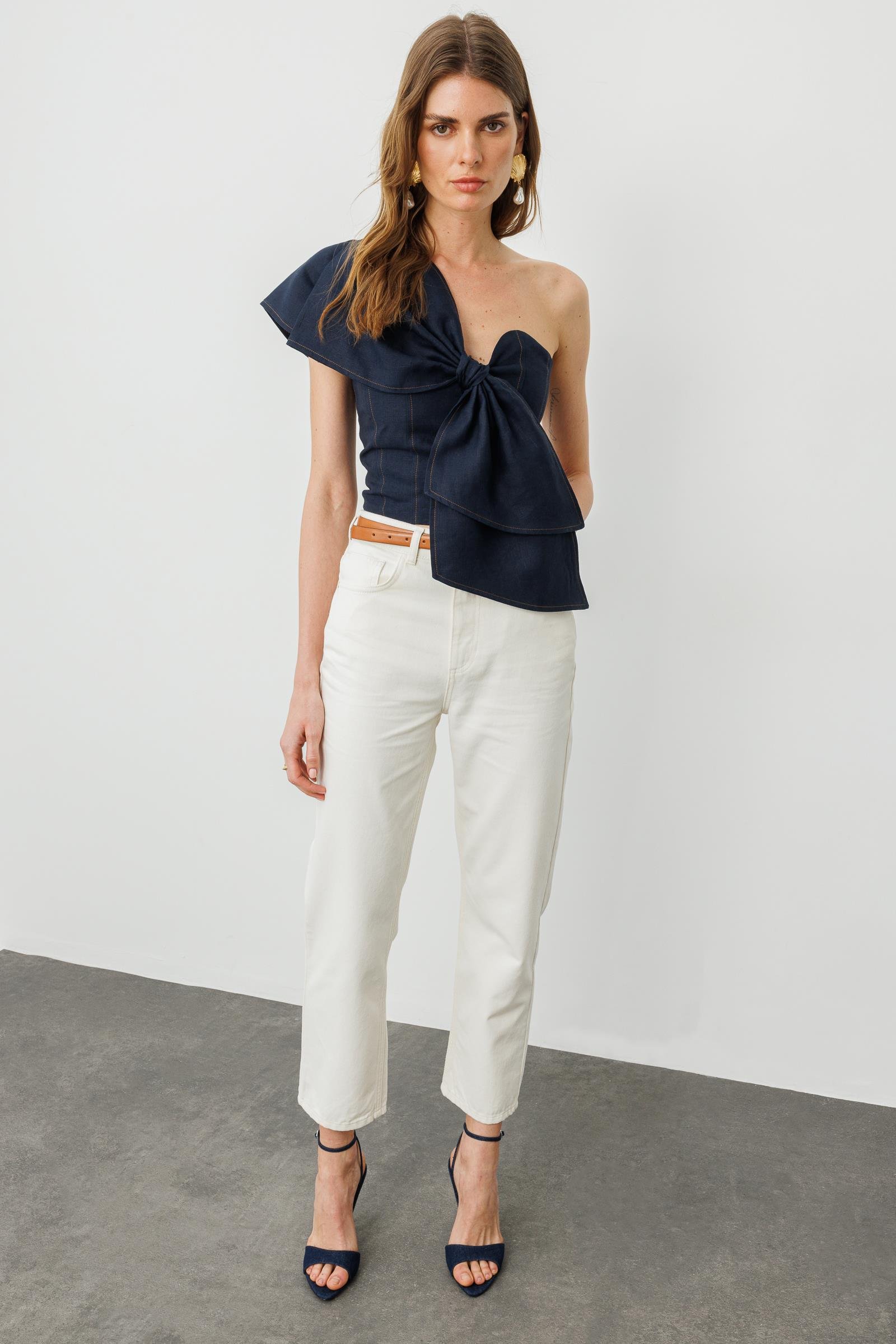 Lacivert Tek Omuz Fiyonk Detaylı Keten Bluz