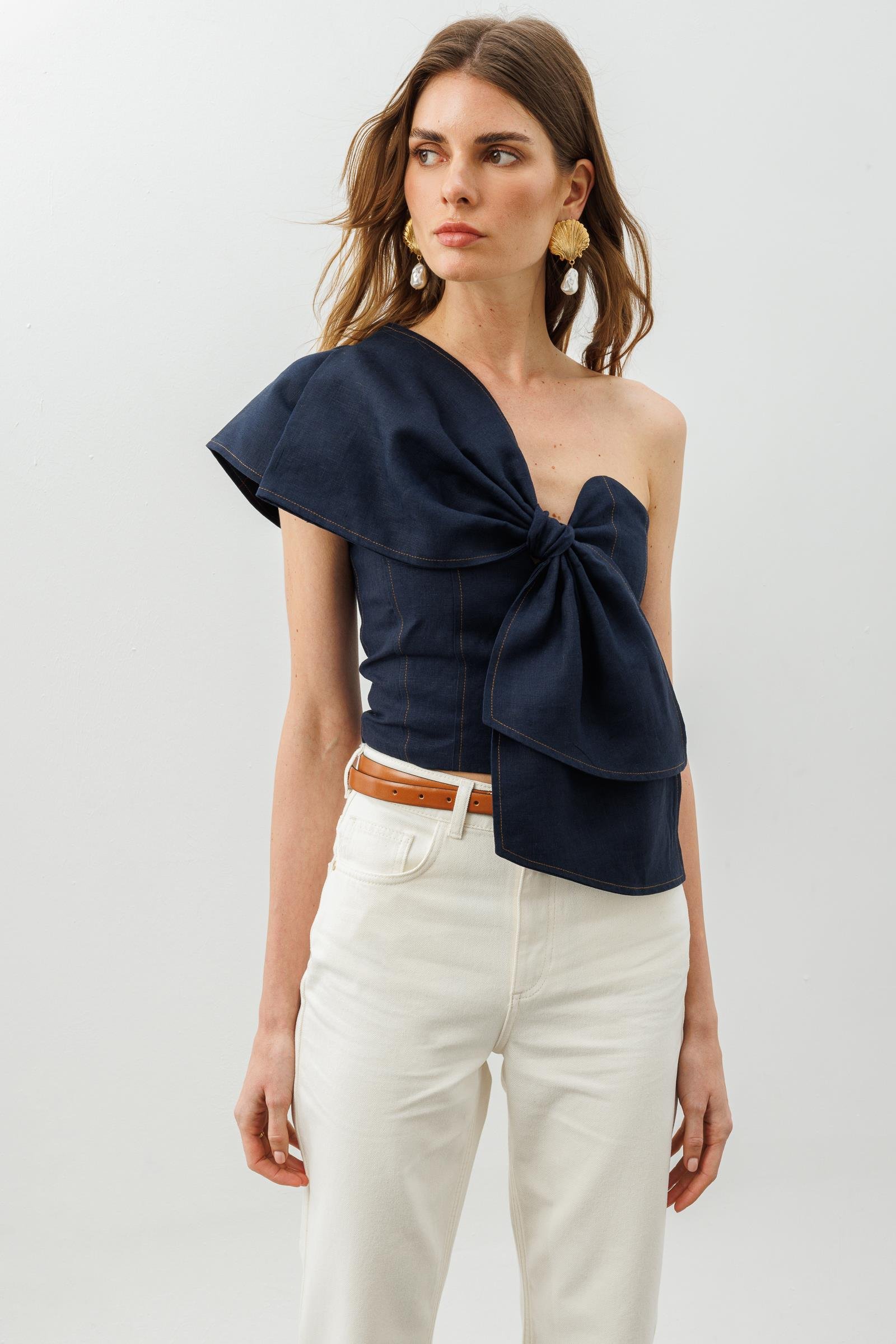 Lacivert Tek Omuz Fiyonk Detaylı Keten Bluz
