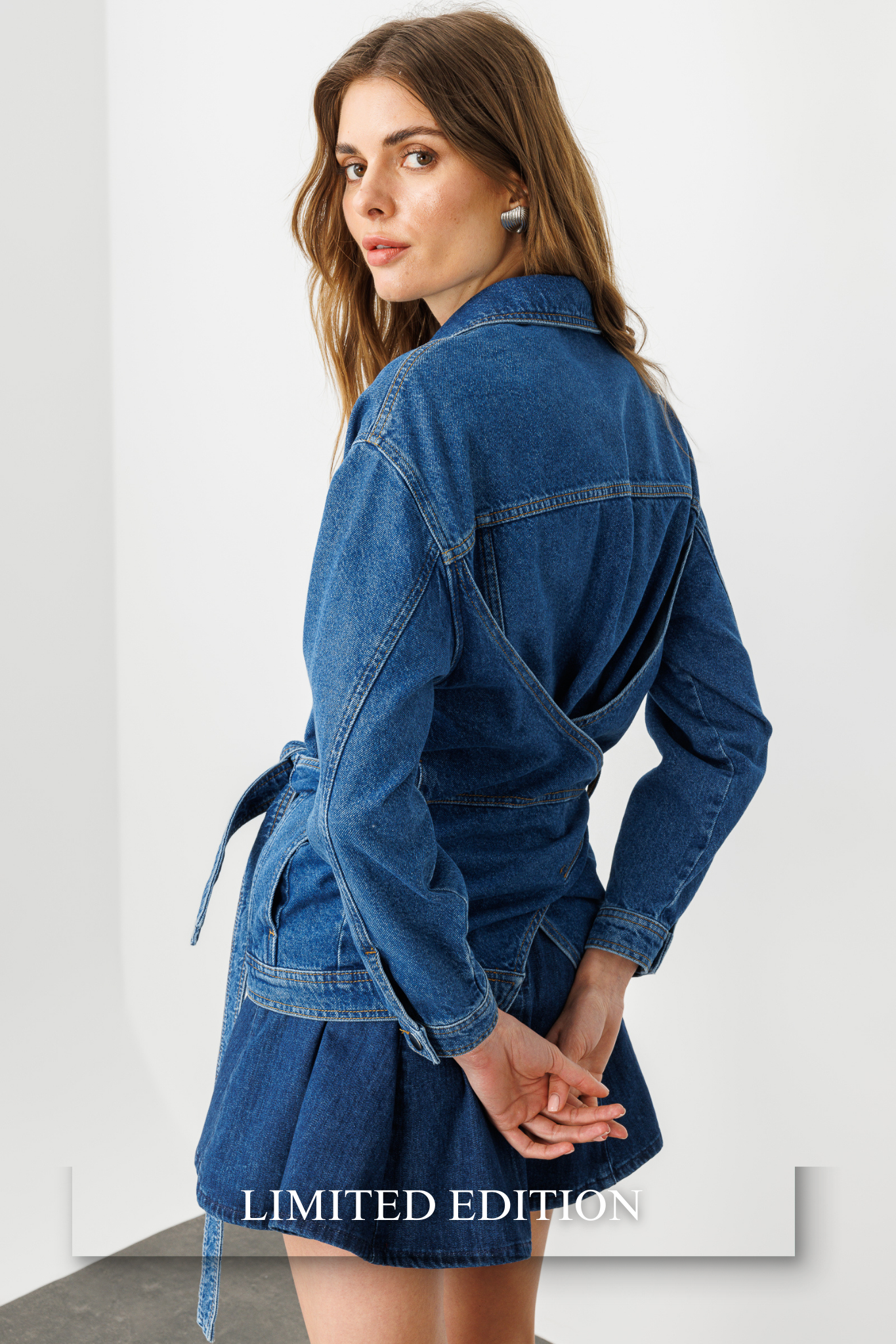 Mavi Arka Çapraz Bağlama Detaylı Denim Ceket