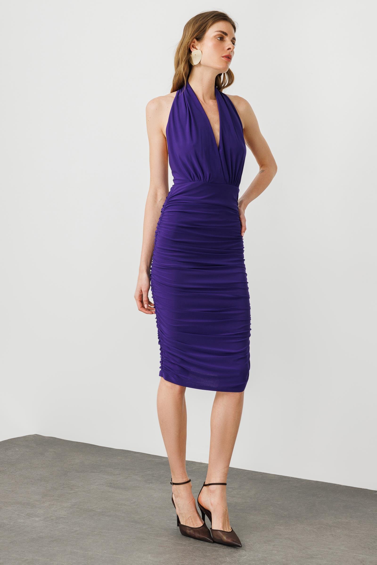 Mor Halter Yaka Drapeli Sırt Dekolteli Midi Boy Elbise