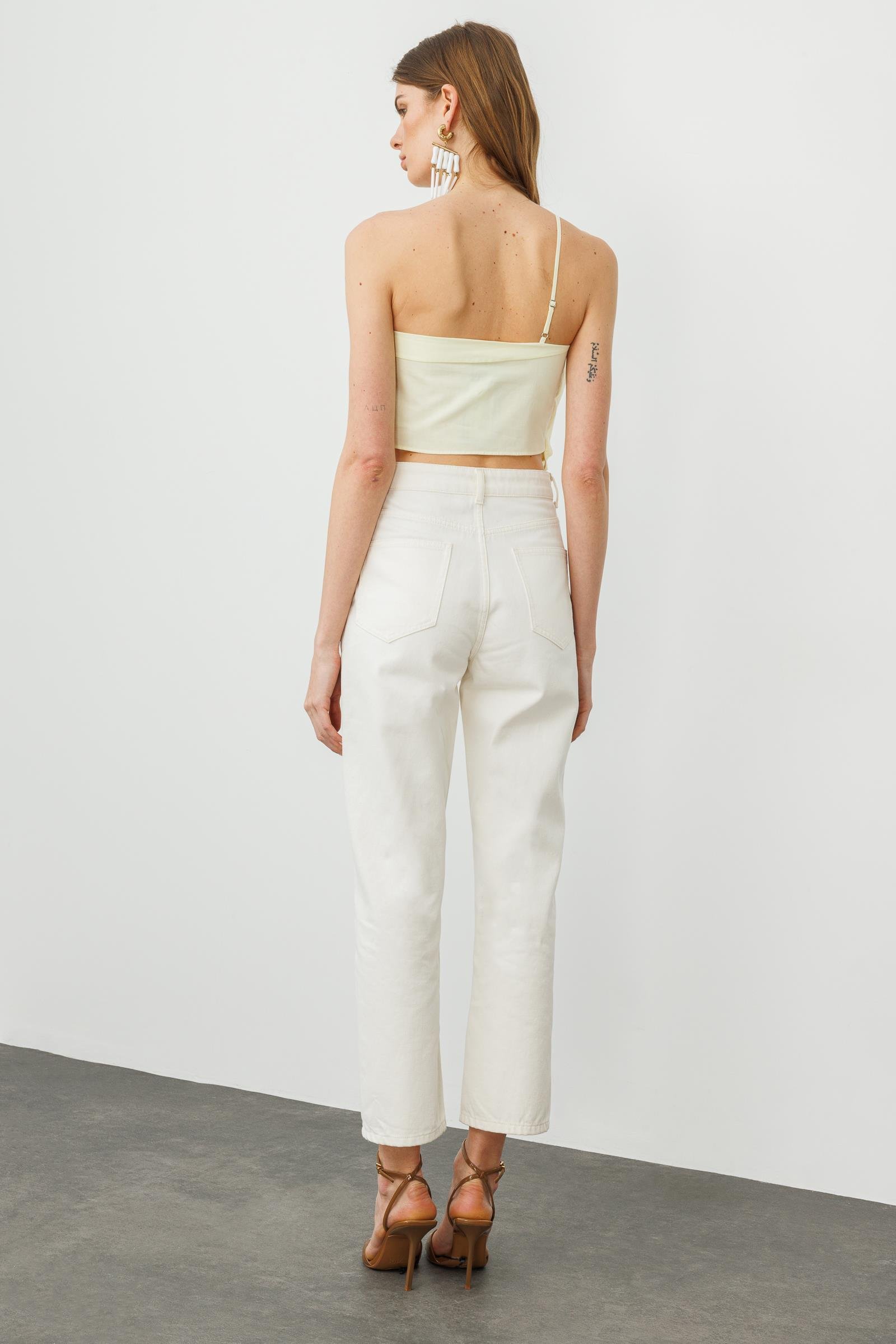 Sarı Gül Detaylı Asimetrik Tek Askılı Pamuklu Bluz