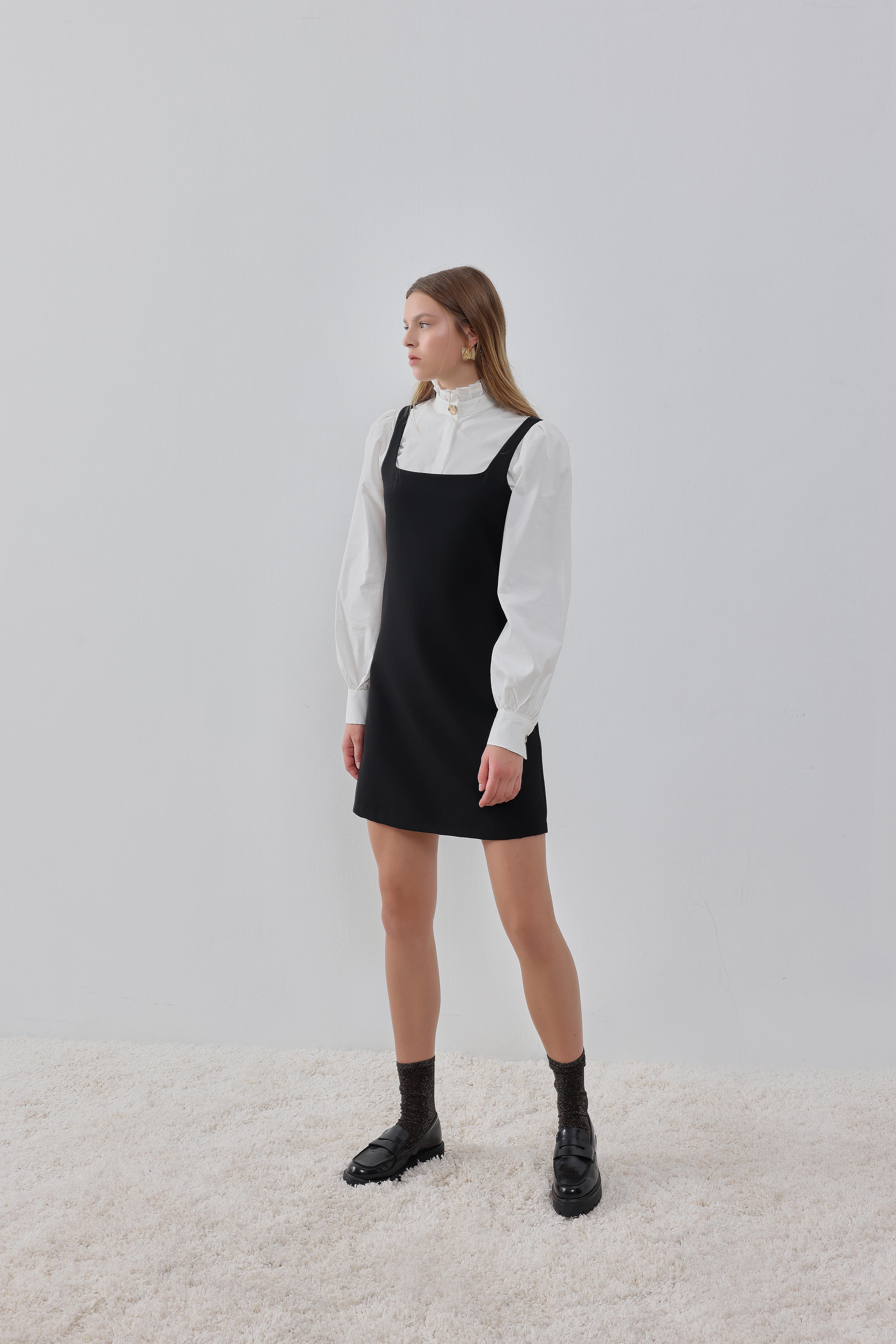 Siyah Askılı, Kare Yakalı Astarlı Mini Jile Elbise