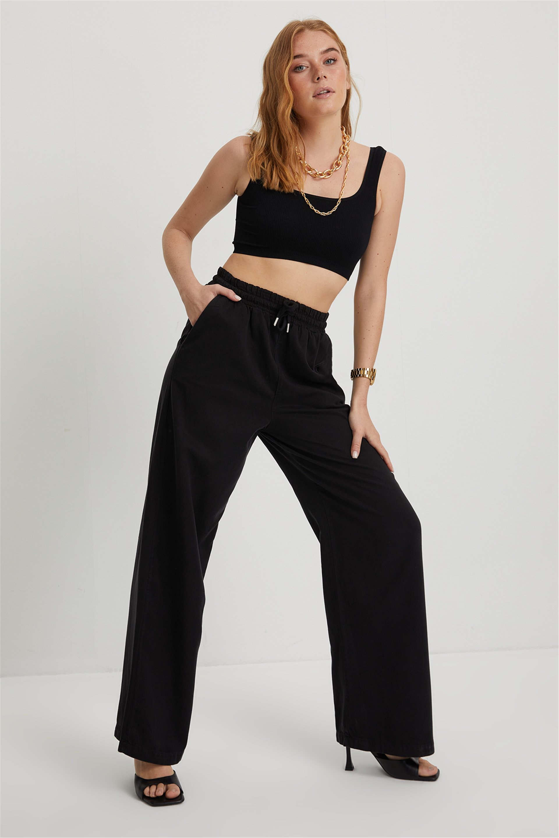 Siyah Beli Büzgülü Bol Paça Pantolon