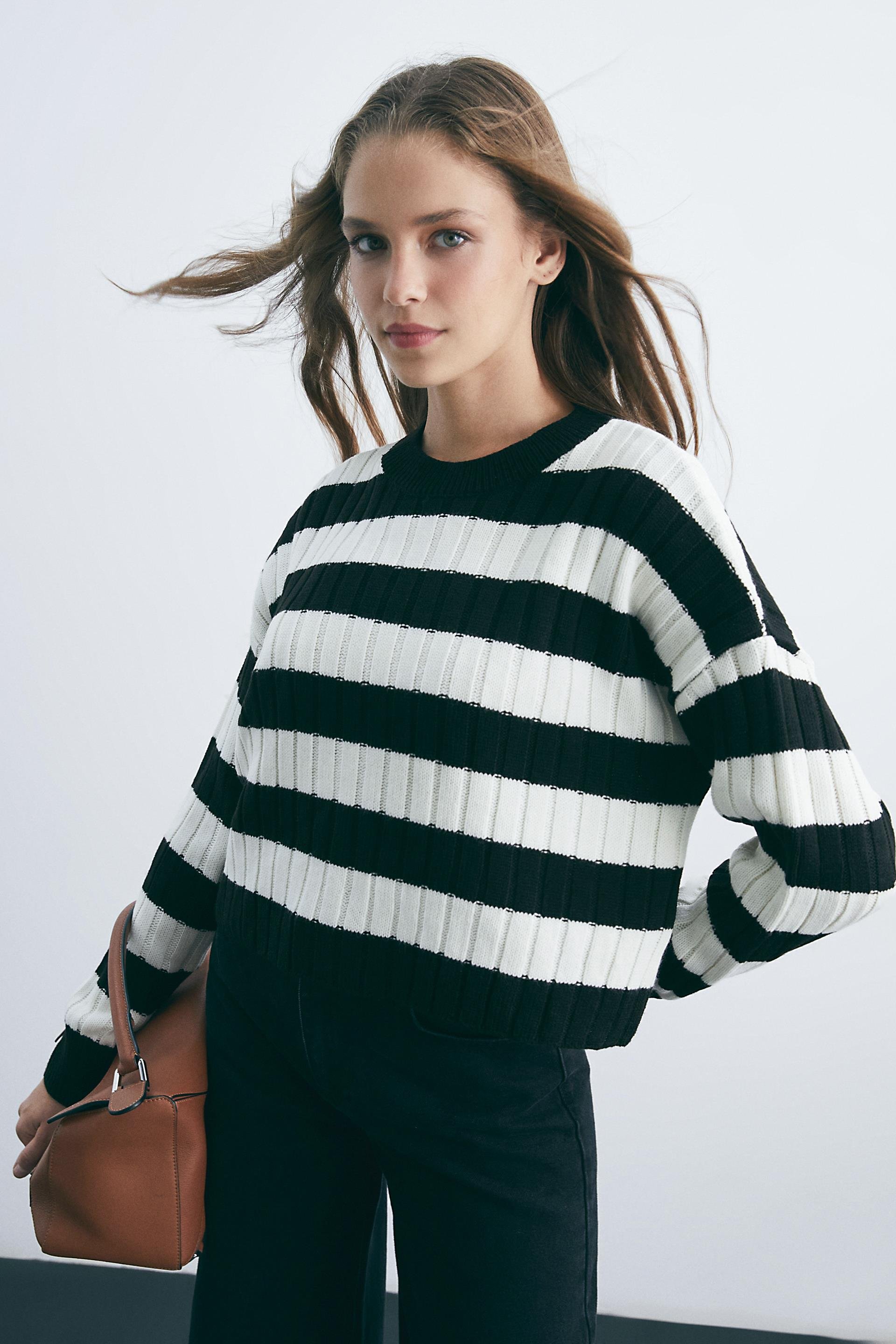 Siyah Beyaz Çizgili Kazak