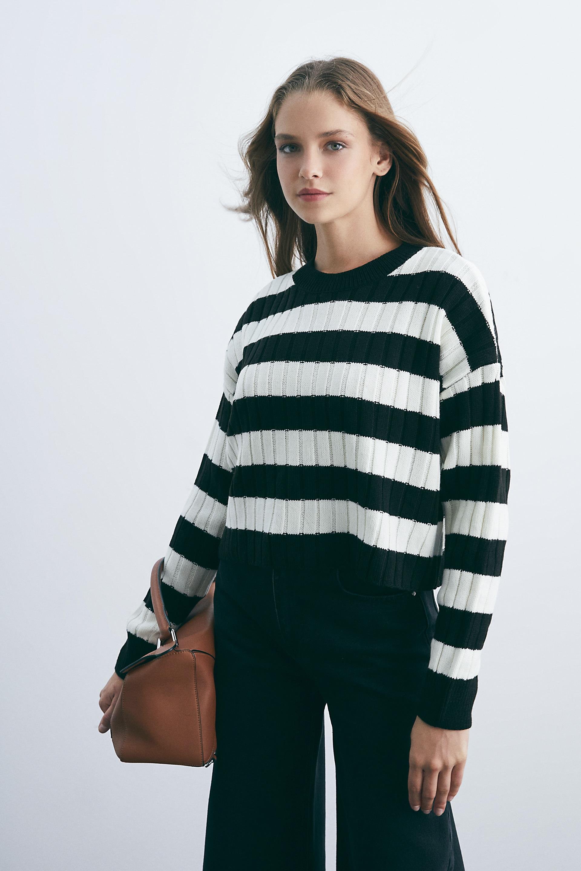 Siyah Beyaz Çizgili Kazak