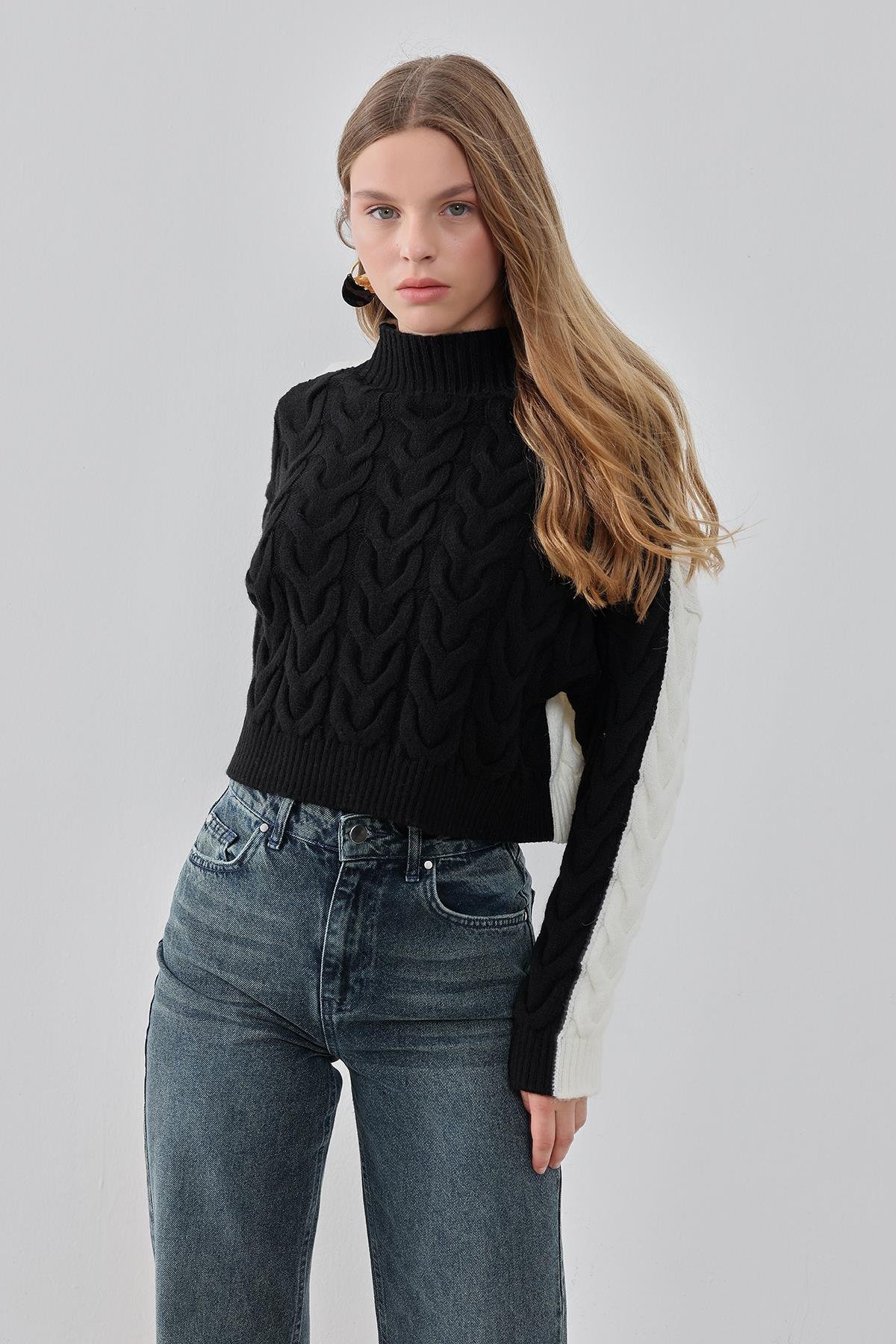 Siyah-Beyaz Saç Örgülü Dik Yakalı Çift Taraflı Giyilebilir Kazak