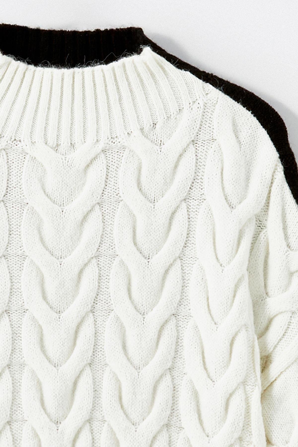 Siyah-Beyaz Saç Örgülü Dik Yakalı Çift Taraflı Giyilebilir Kazak