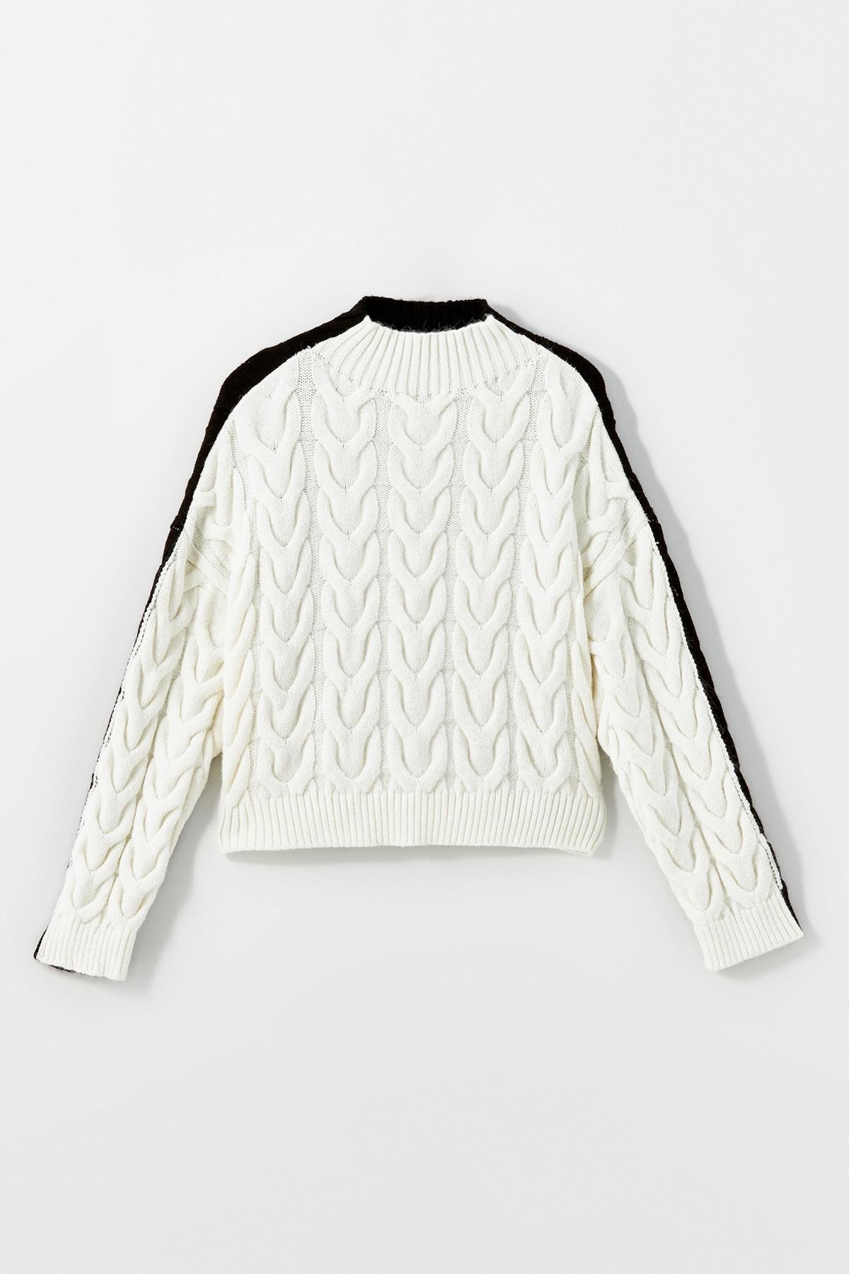 Siyah-Beyaz Saç Örgülü Dik Yakalı Çift Taraflı Giyilebilir Kazak