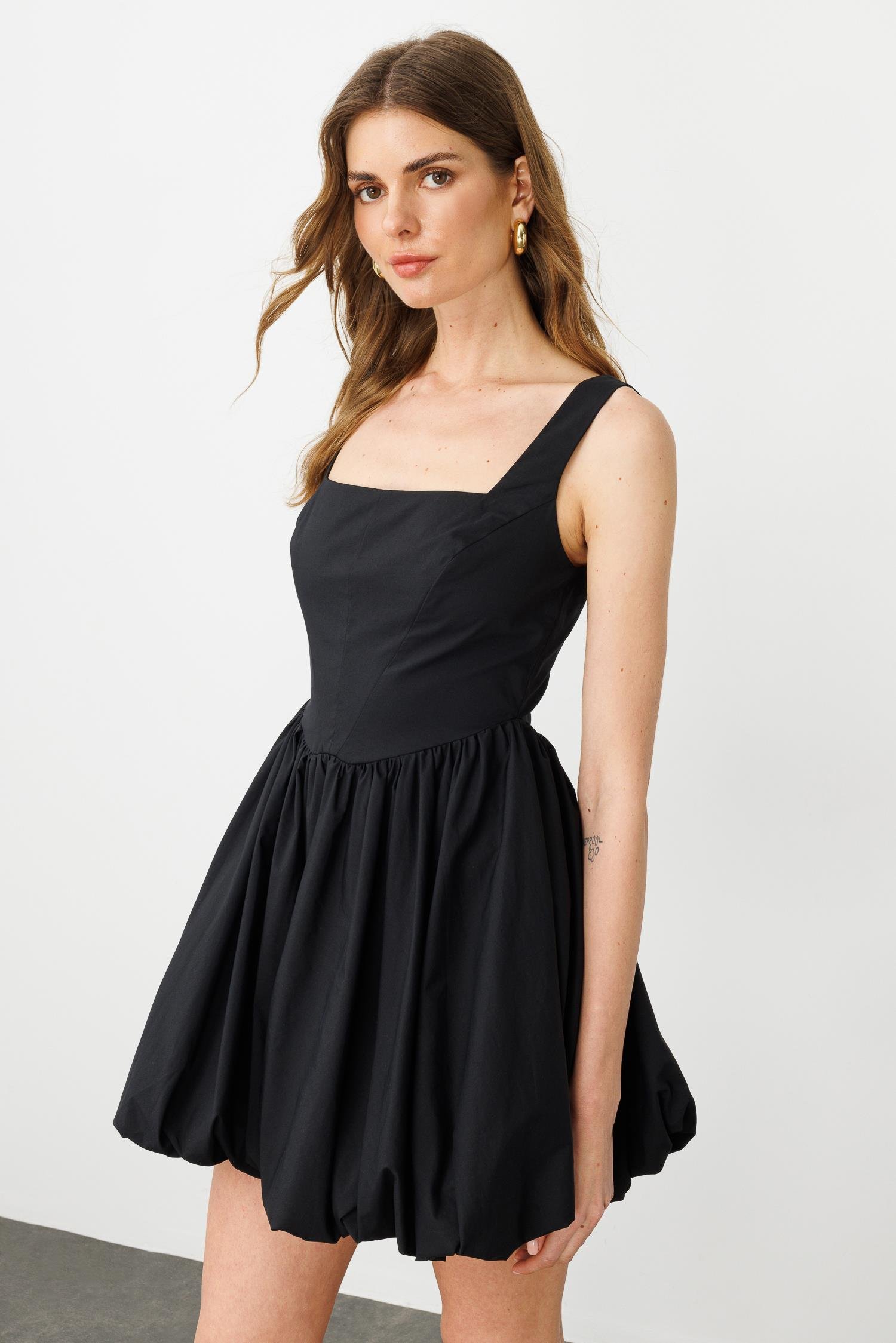 Siyah Pamuklu, Kare Yakalı Korse Detaylı, Askılı Mini Balon Etekli Elbise