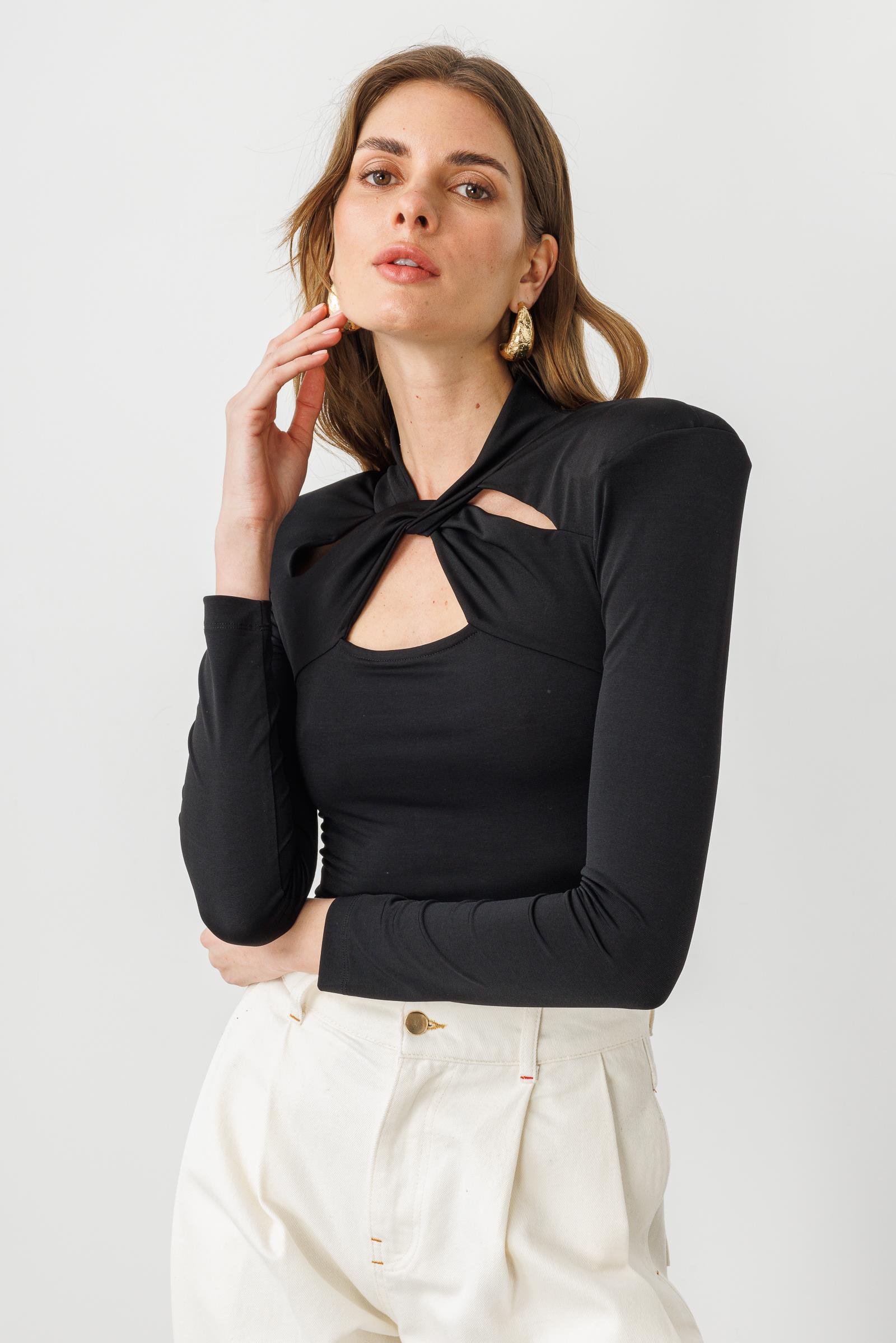 Siyah Vatkalı Cut Out Detaylı Uzun Kollu Bluz