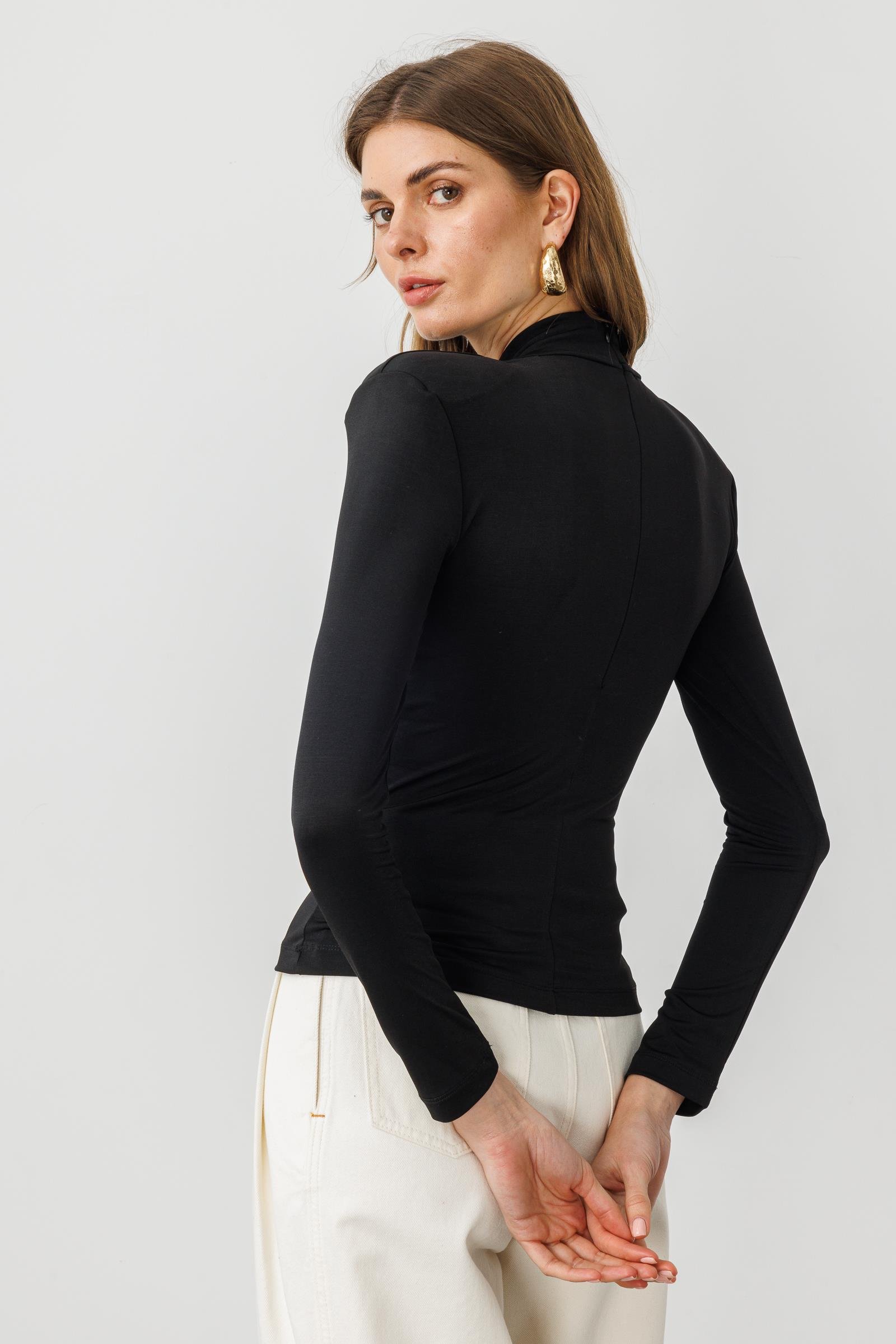 Siyah Vatkalı Cut Out Detaylı Uzun Kollu Bluz