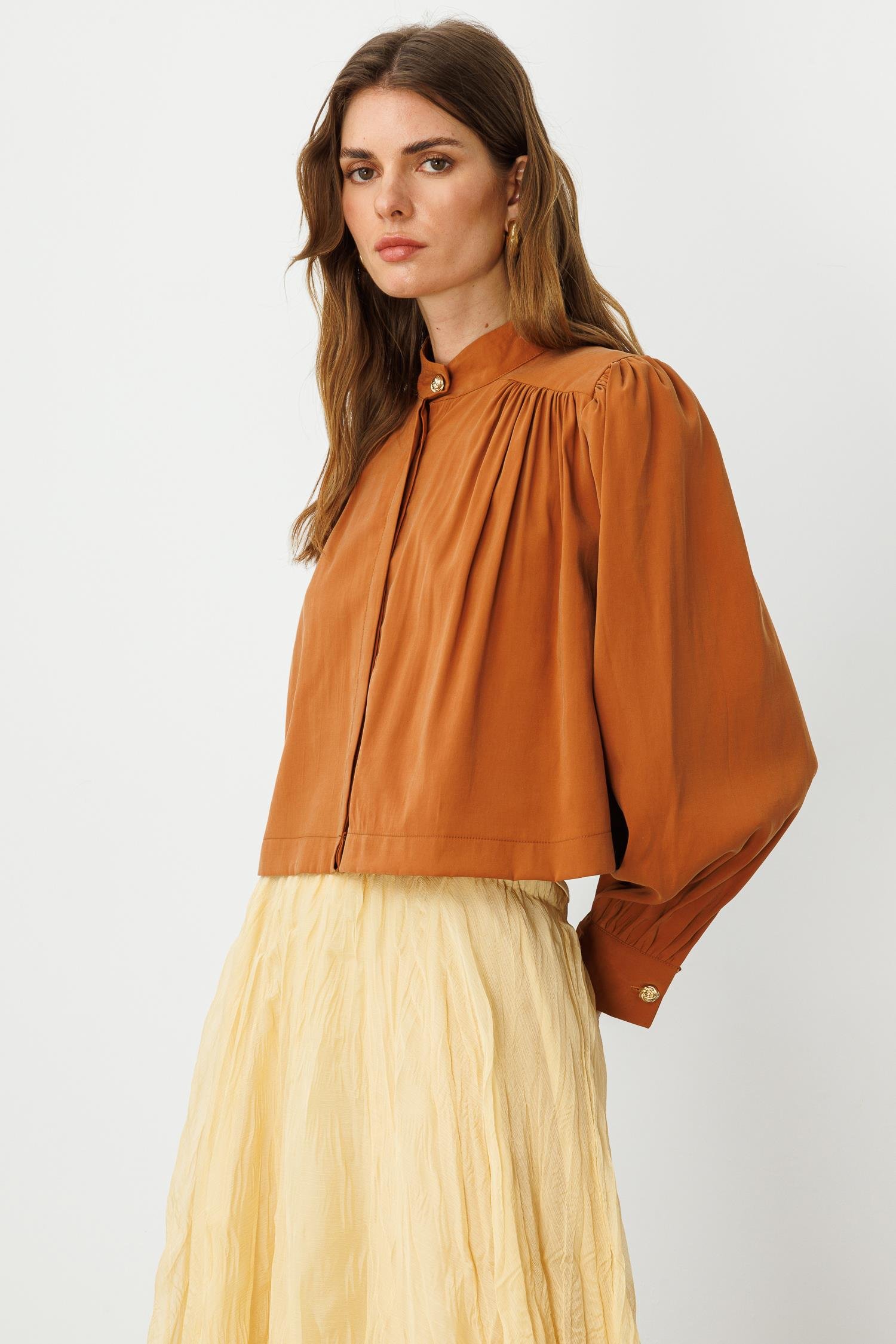 Taba Dik Yaka Balon Kollu Crop Gömlek