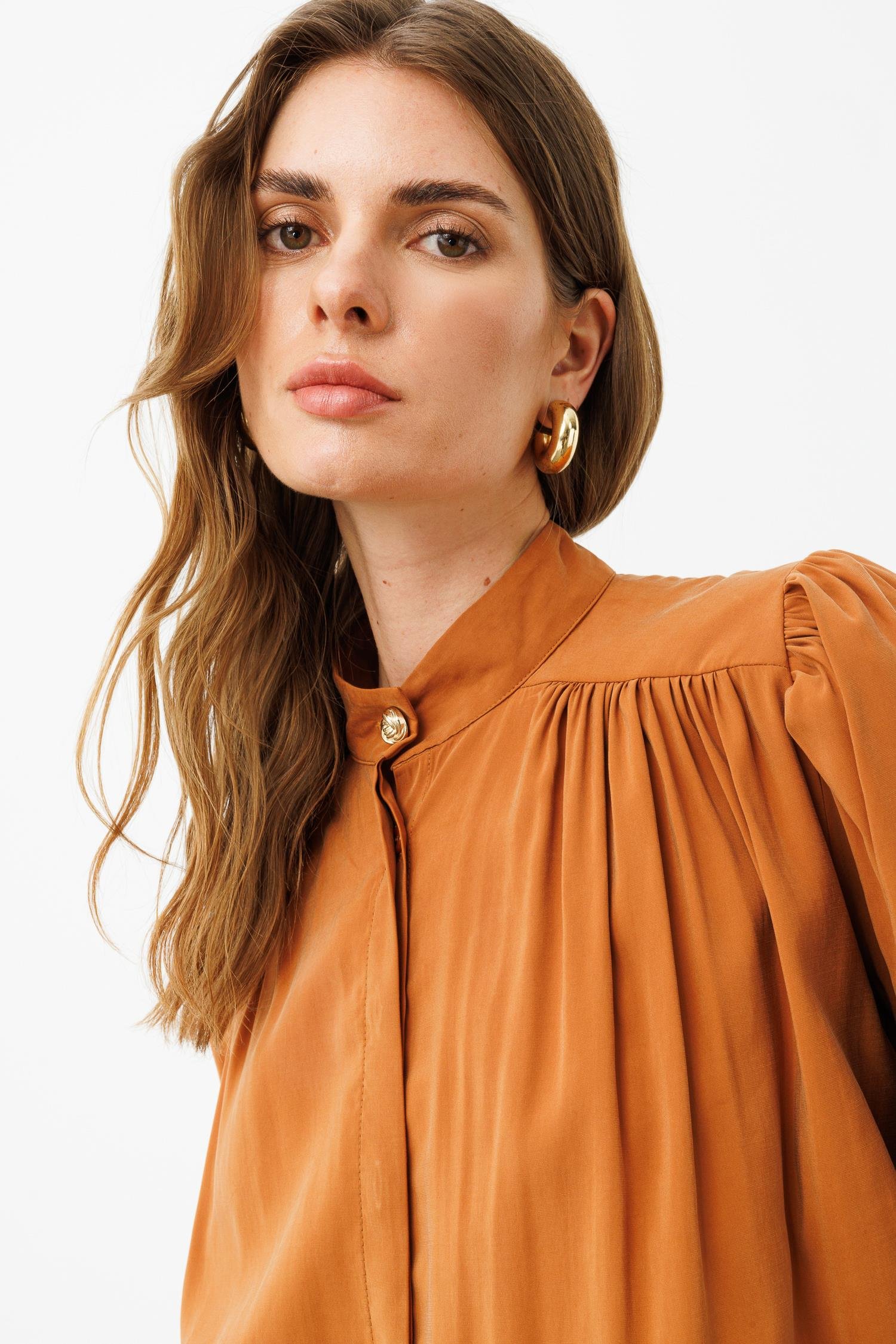 Taba Dik Yaka Balon Kollu Crop Gömlek