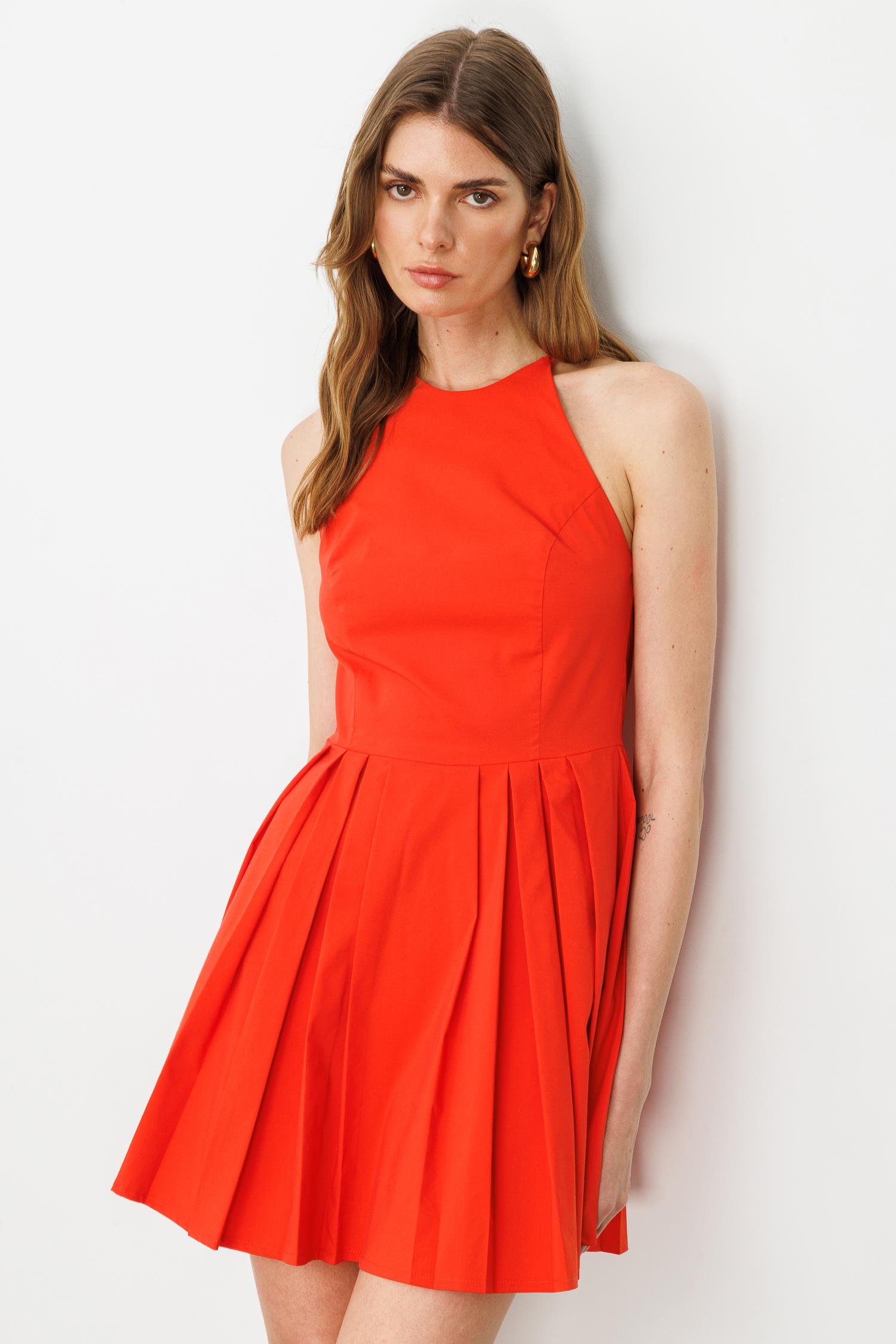 Turuncu Eteği Pilili Halter Yaka Mini Elbise