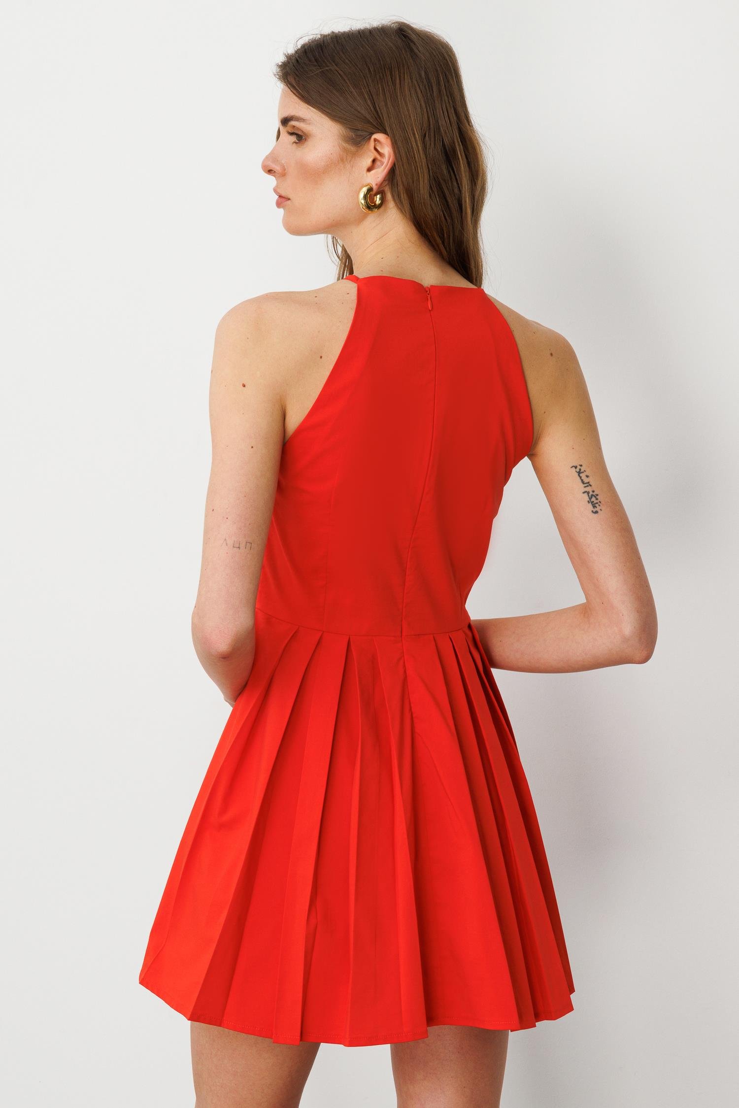 Turuncu Eteği Pilili Halter Yaka Mini Elbise