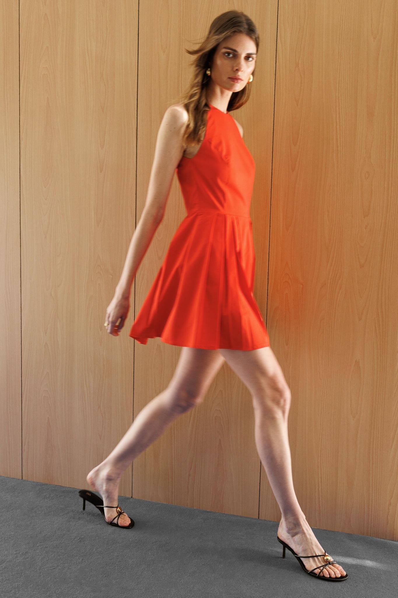 Turuncu Eteği Pilili Halter Yaka Mini Elbise