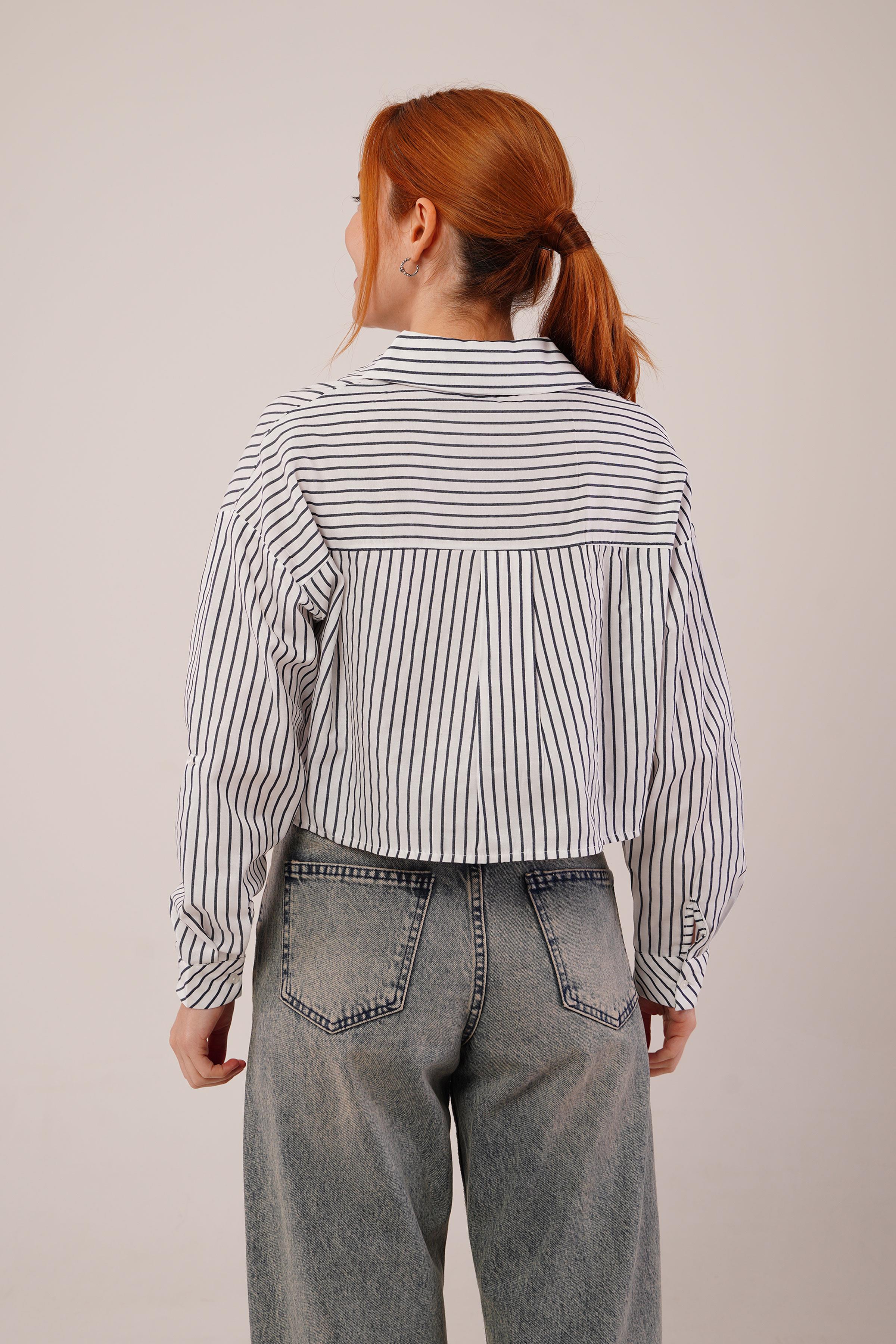 Crop Model Cepli ve Çizgili Beyaz Toptan Gömlek