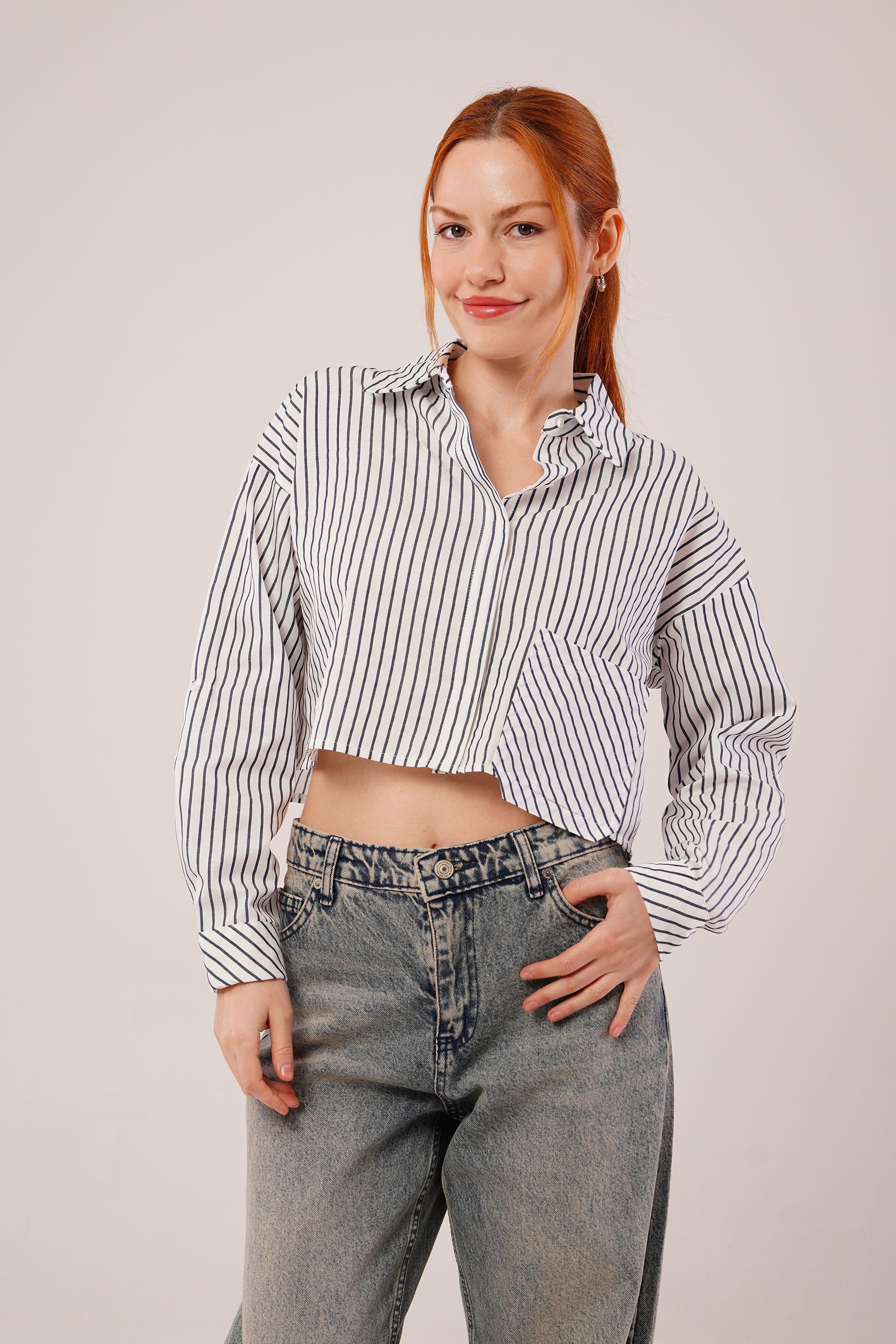 Crop Model Cepli ve Çizgili Beyaz Toptan Gömlek