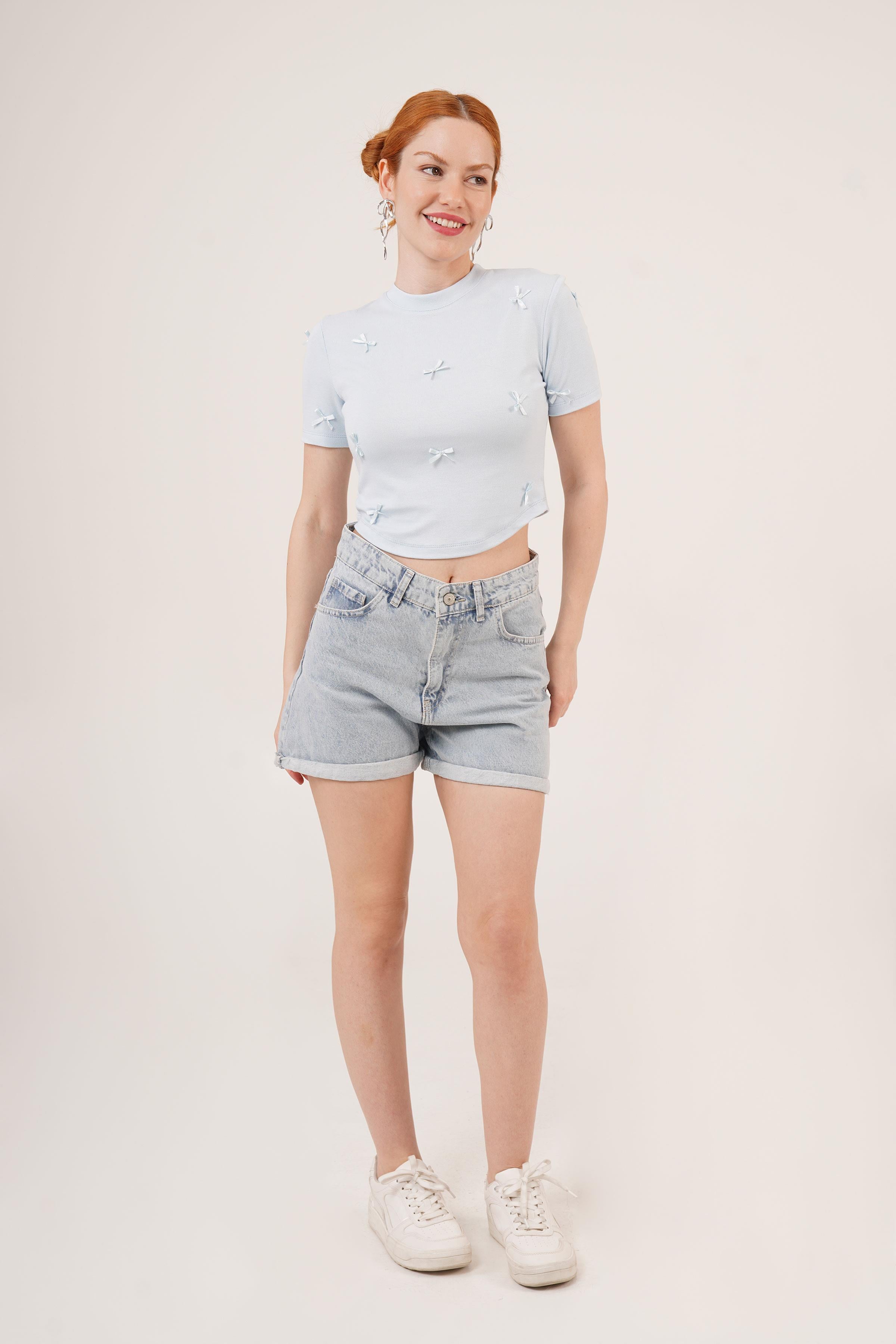 Fiyonklu Detaylı Buz Mavisi Toptan Crop Tişört