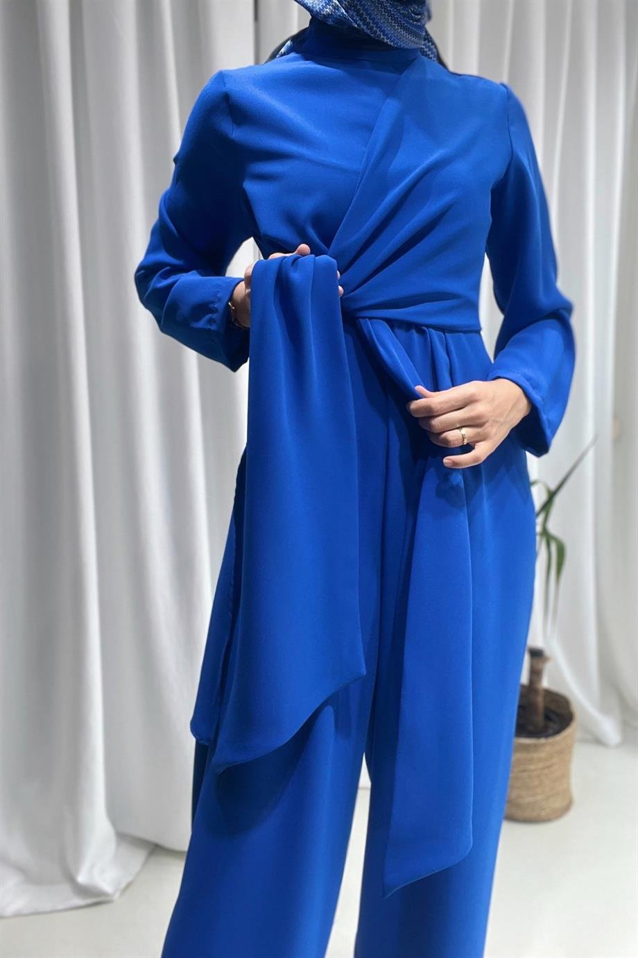 Kuşak Detaylı Krep Tulum Saks Mavisi