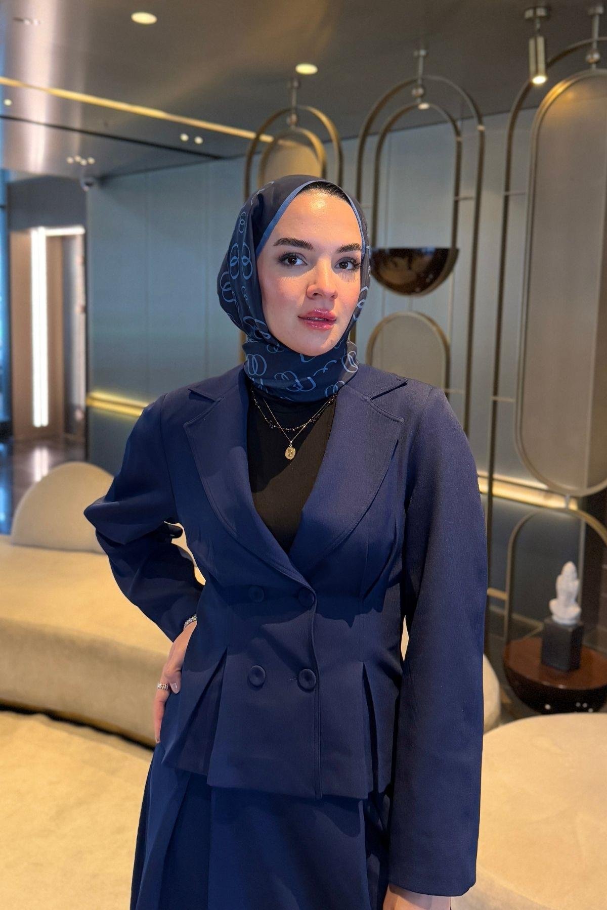 Lara Blazer Etekli Takım Lacivert