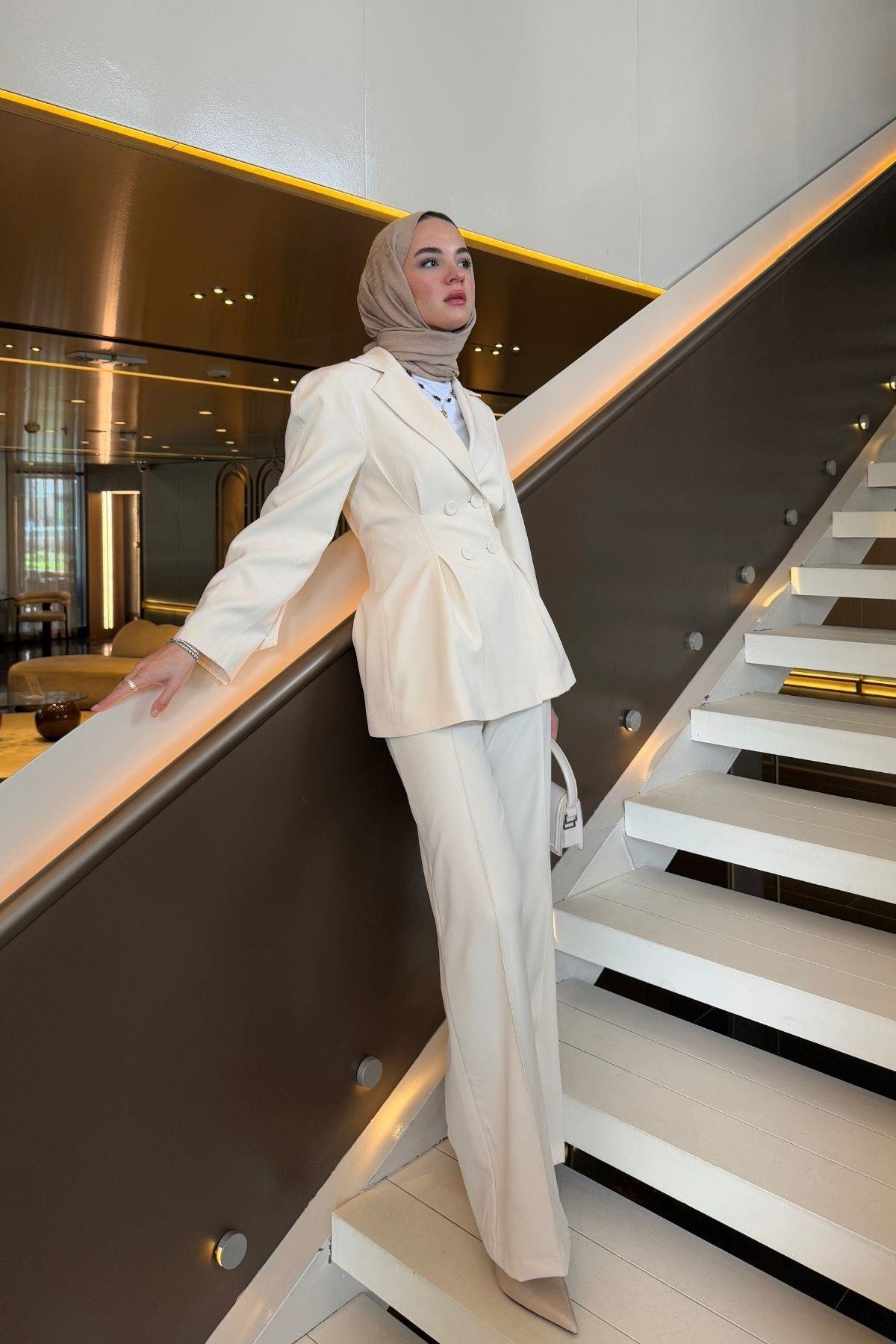 Lara Blazer Pantolonlu Takım Ekru