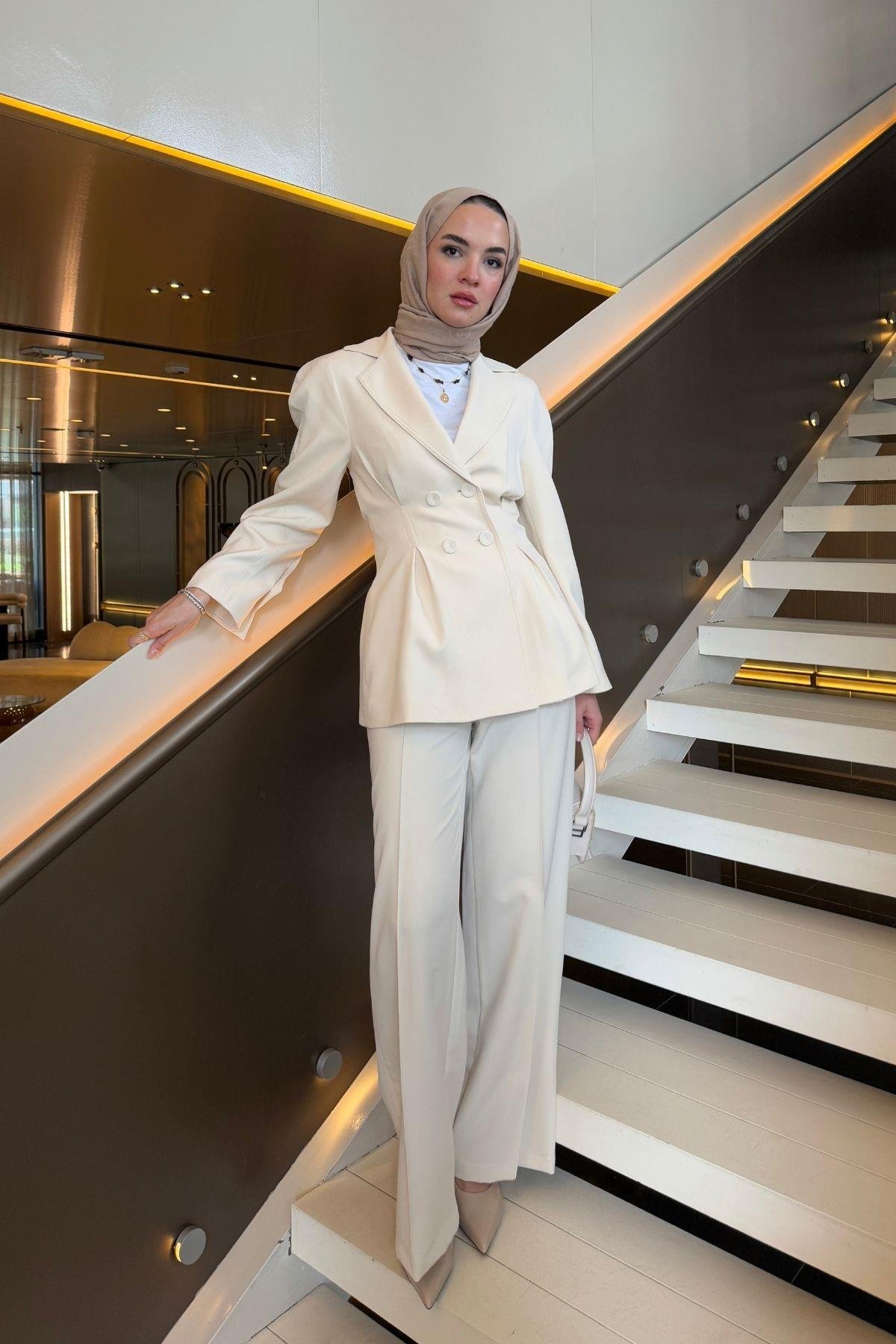 Lara Blazer Pantolonlu Takım Ekru