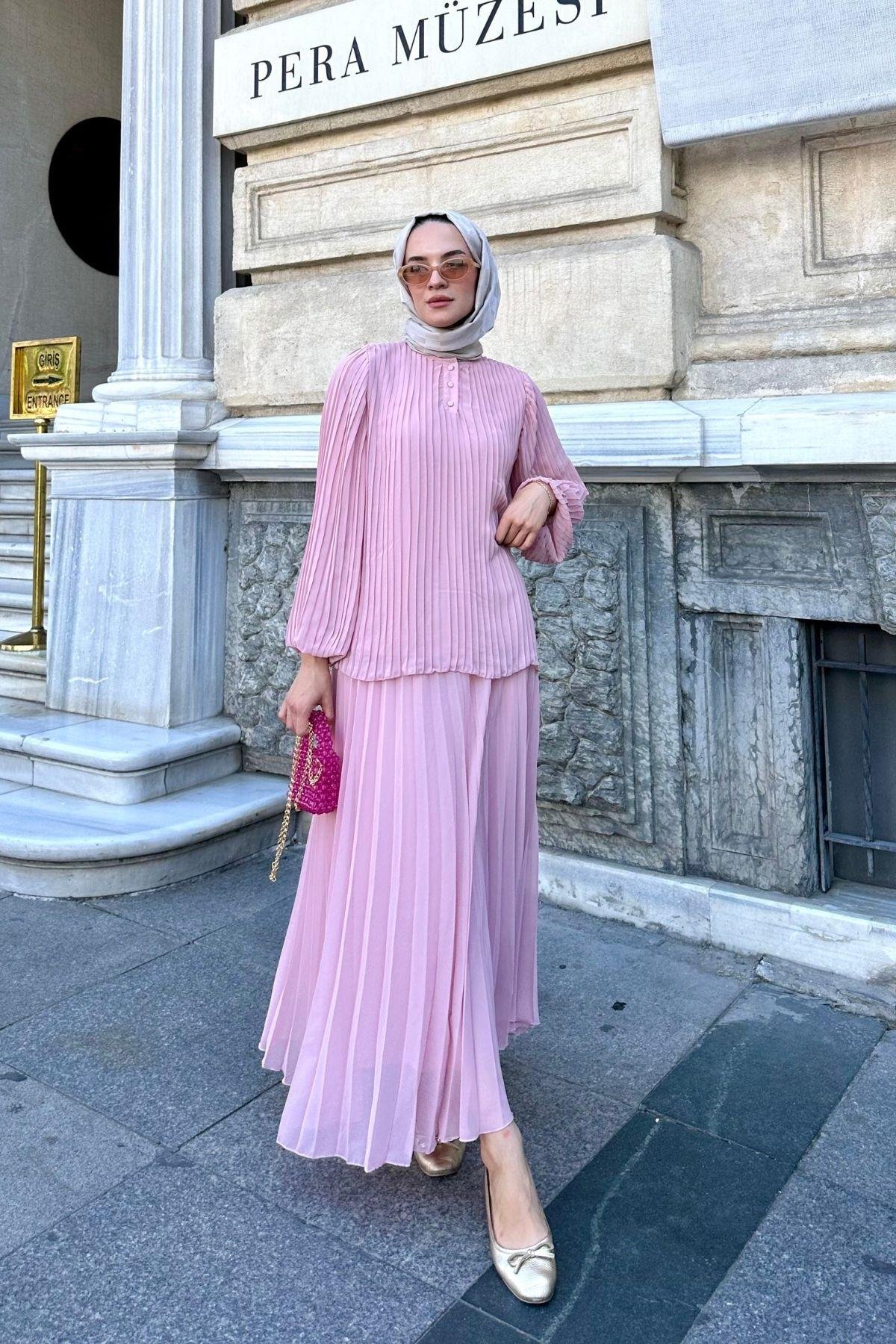 Lesa Piliseli Takım Pembe