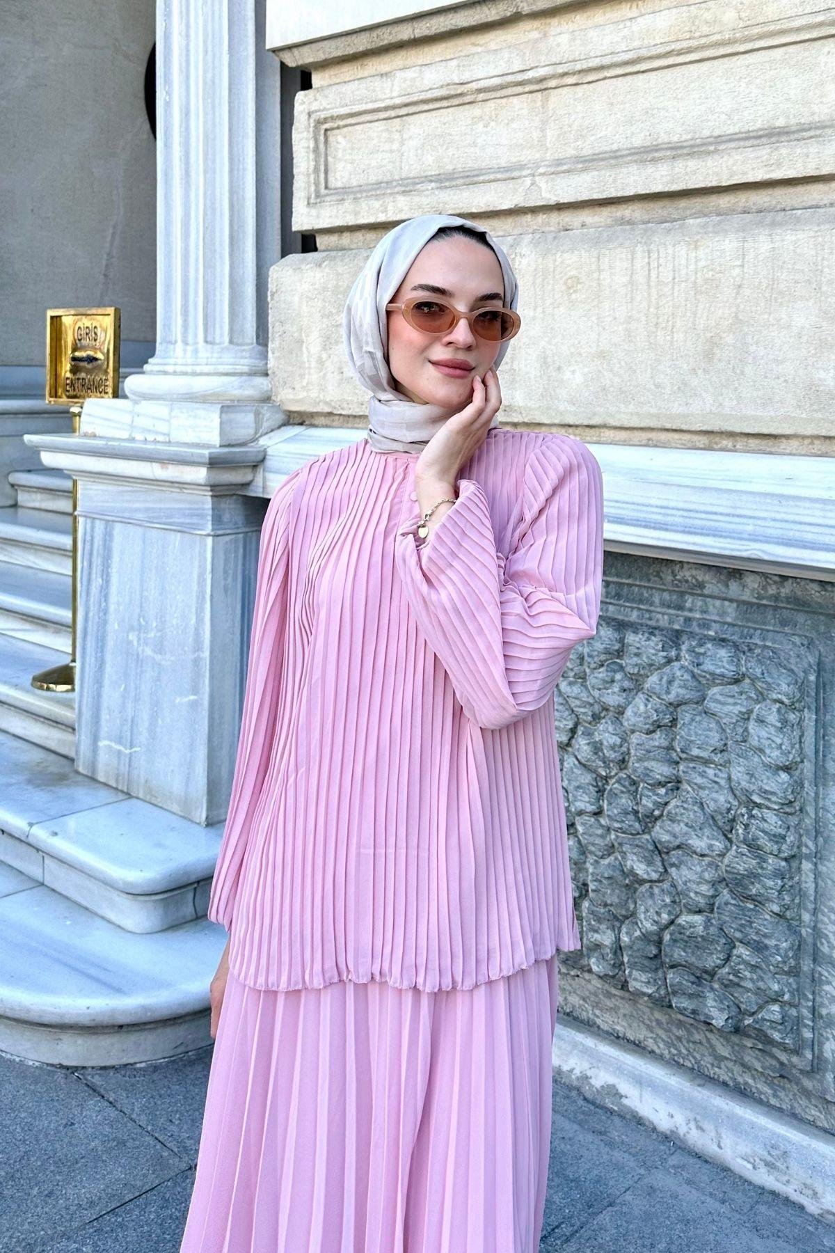 Lesa Piliseli Takım Pembe